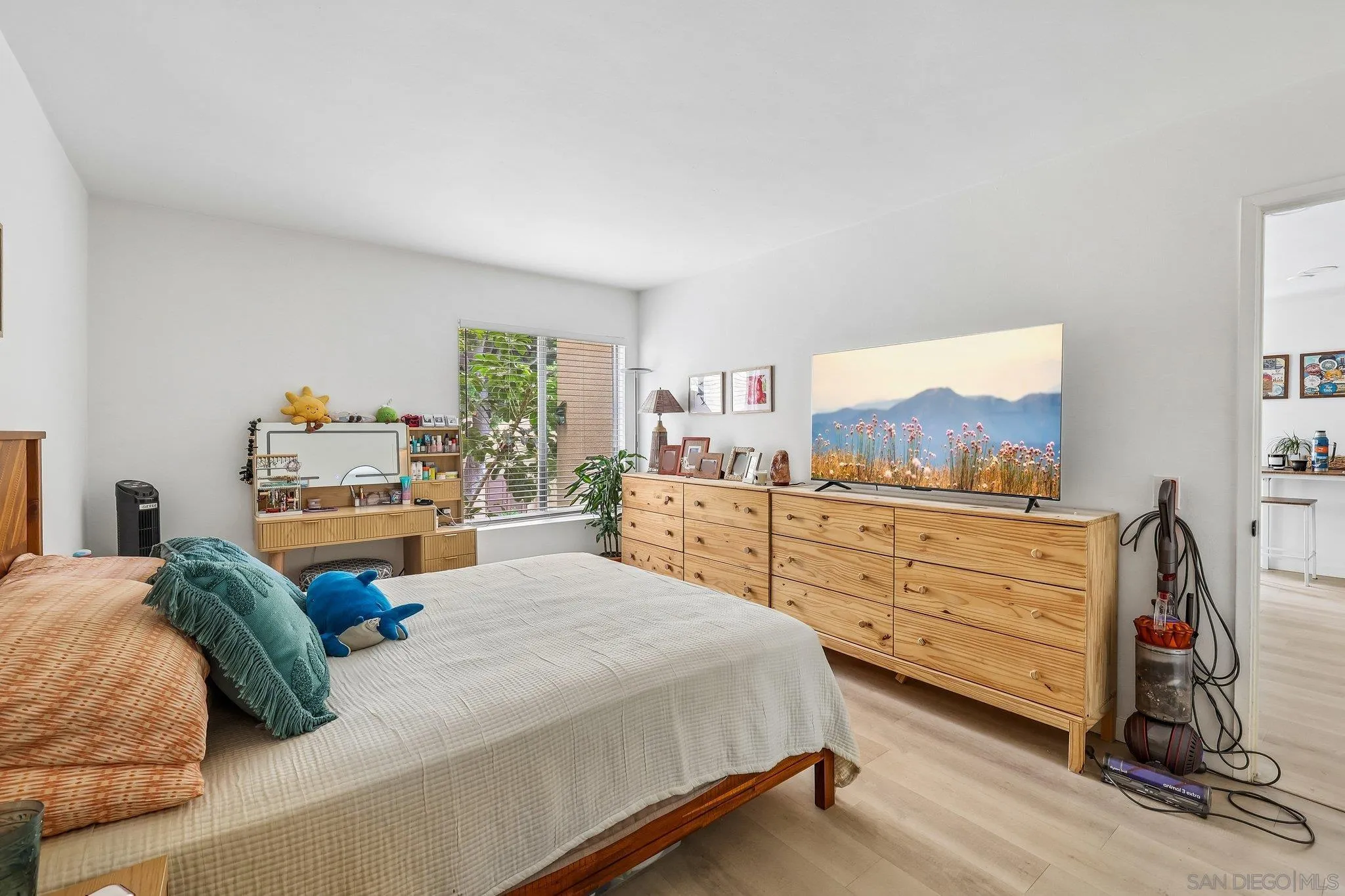 https://cdn.realtyfeed.com/cdn/127/260017877/edf5d14f38743a7530064b4e1913cddb.webp