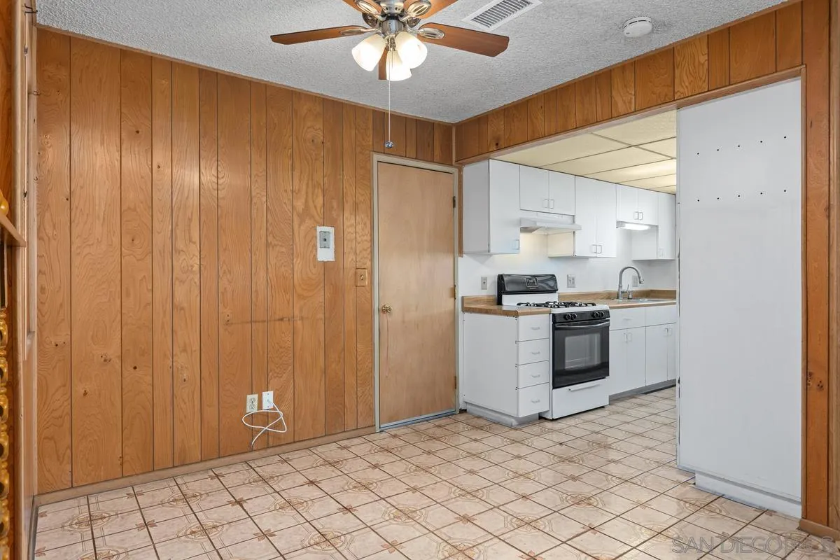 https://cdn.realtyfeed.com/cdn/127/260017884/4c10f3b881a2cea16f4762192b0bd2f1.webp