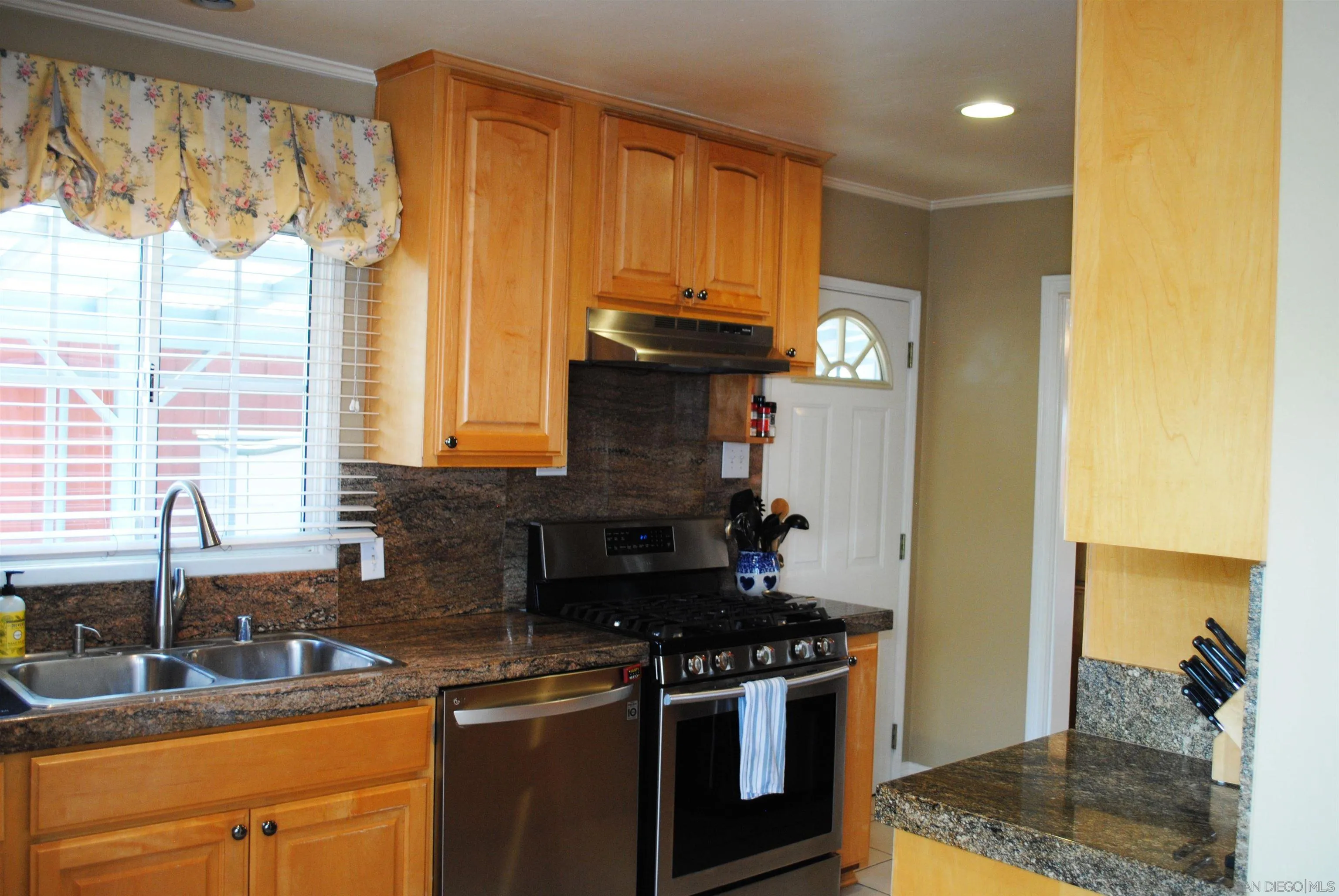 https://cdn.realtyfeed.com/cdn/127/260017885/2a0a5907dcf88a9bc82318899aa9a1bd.webp