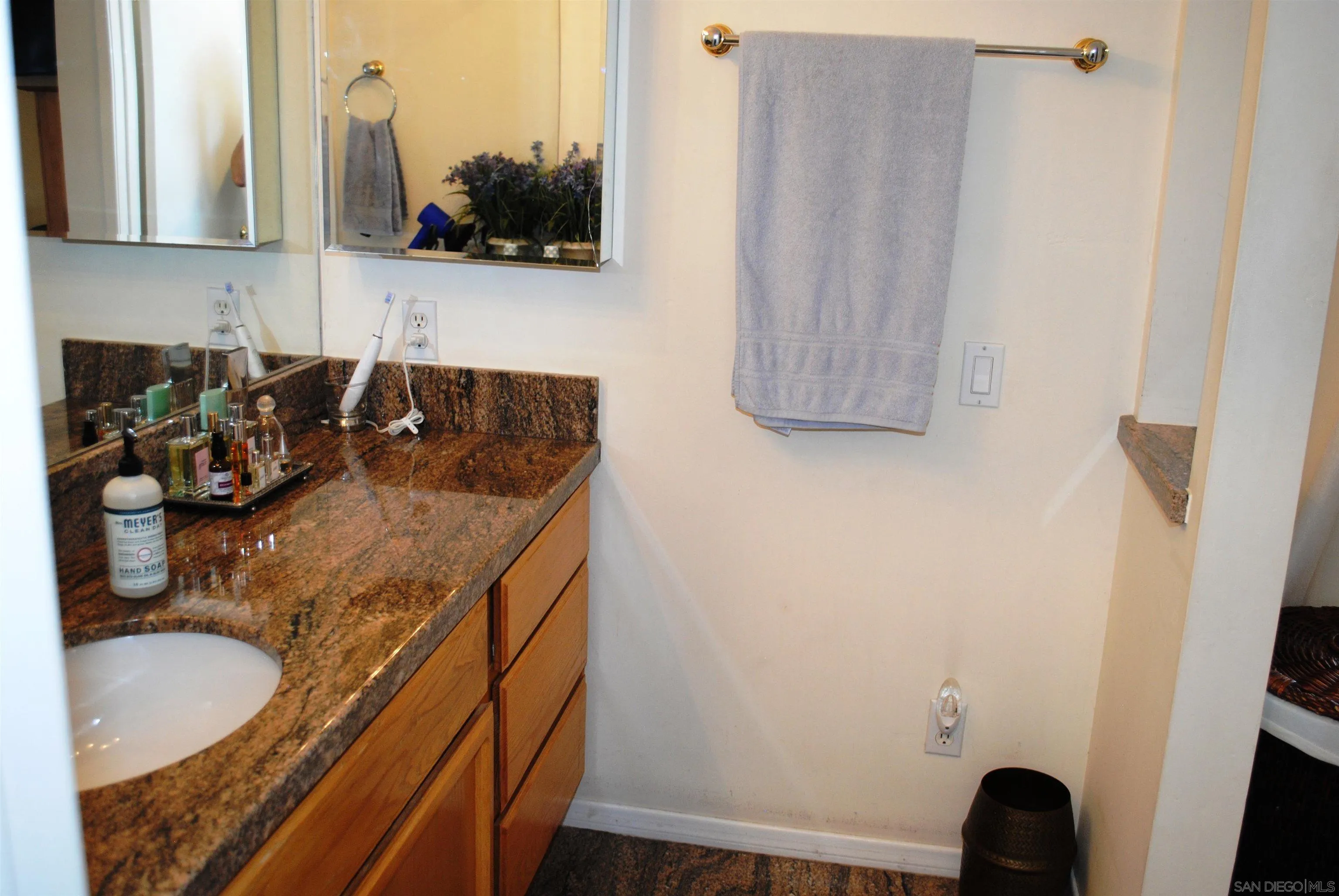 https://cdn.realtyfeed.com/cdn/127/260017885/c2b6ddb1d1f5ffb41448fe700d3ce800.webp