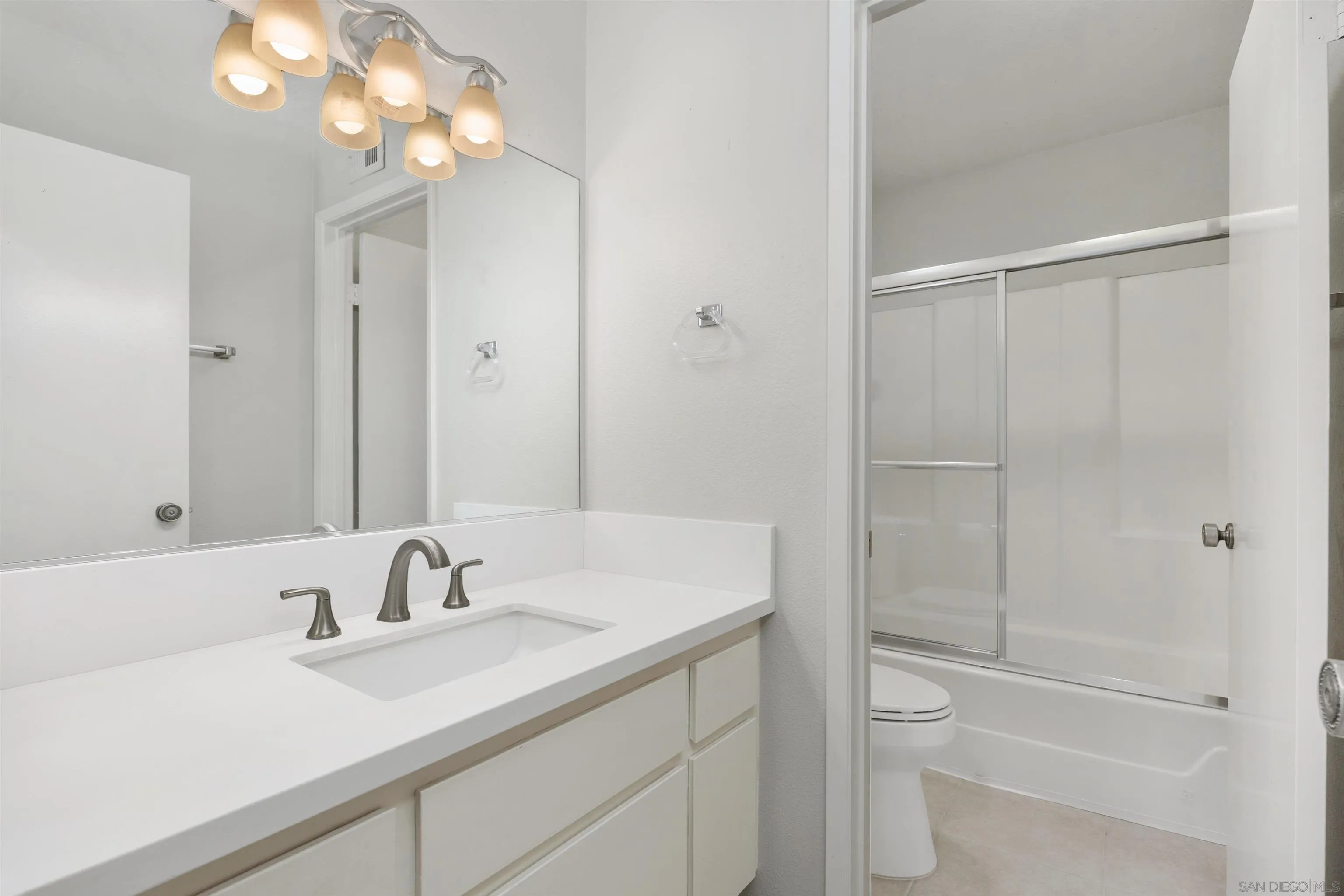 https://cdn.realtyfeed.com/cdn/127/260017886/1cb1f3aae6b85a4788d3d1d03c1b3f28.webp