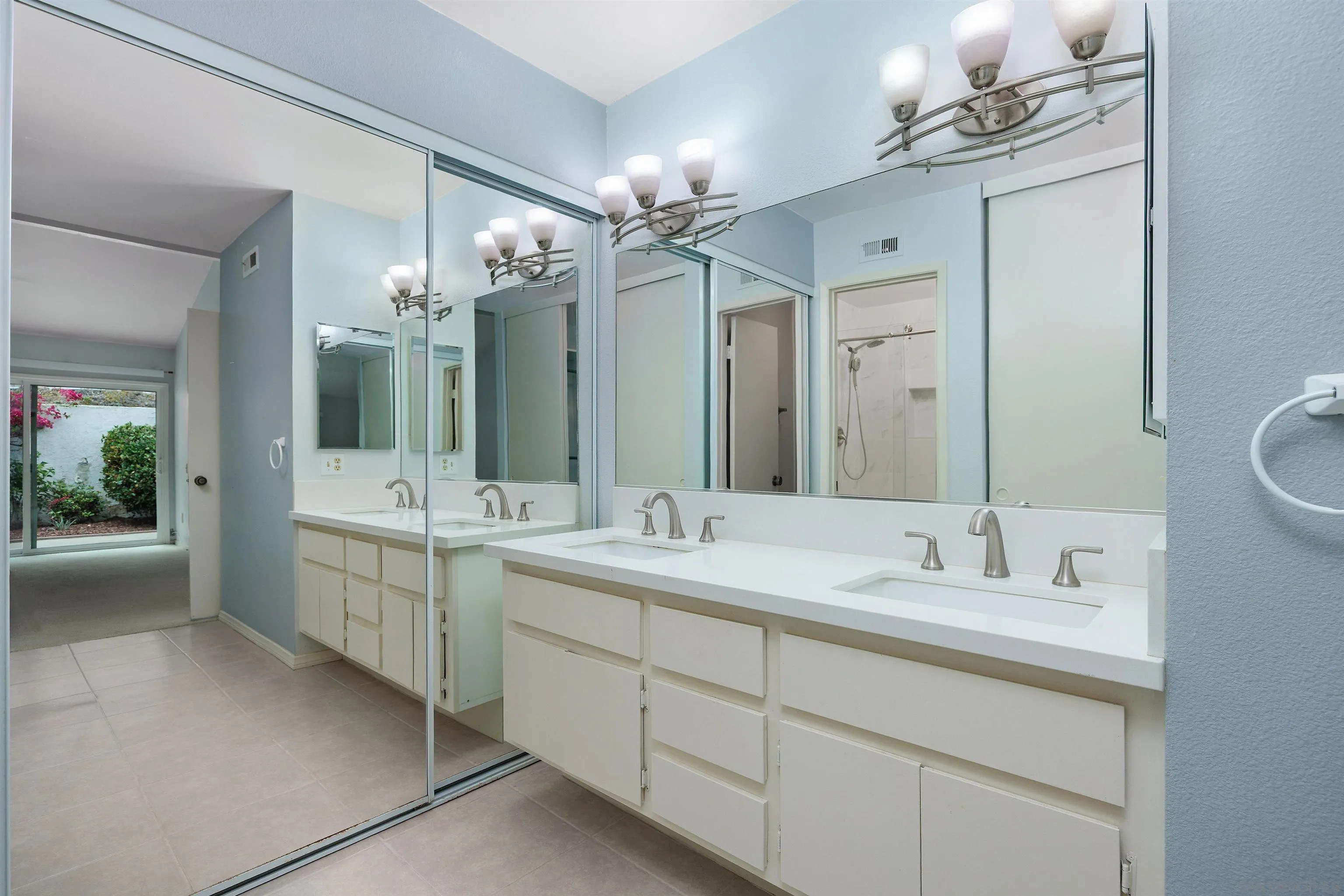 https://cdn.realtyfeed.com/cdn/127/260017886/ddcca02abb4758bb59518636462036a6.webp
