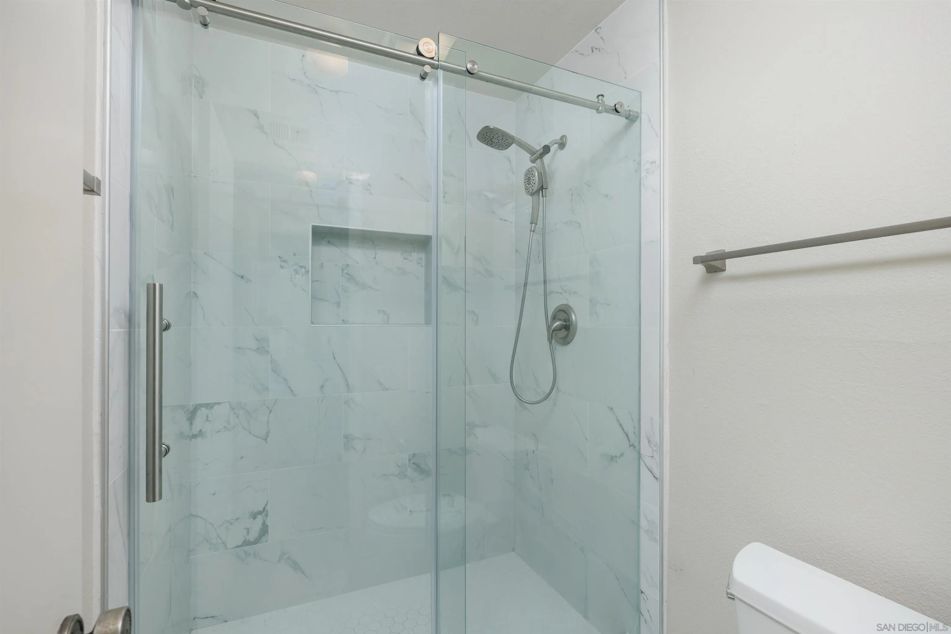 https://cdn.realtyfeed.com/cdn/127/260017886/fb7c863401d32fb08c18ac692f8d4243.webp