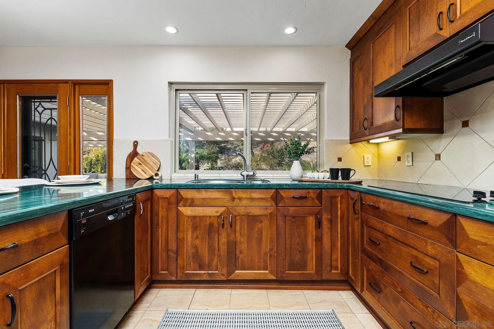 https://cdn.realtyfeed.com/cdn/127/260017891/06191ad6f2c63c8f8b4f37016ffd7fc6.webp