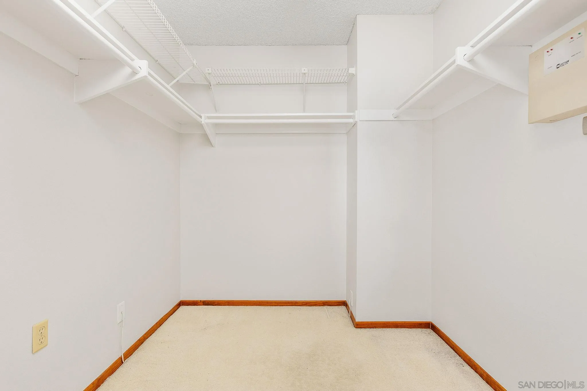 https://cdn.realtyfeed.com/cdn/127/260017891/0e5aa60a76f6582446519783ce1583cf.webp