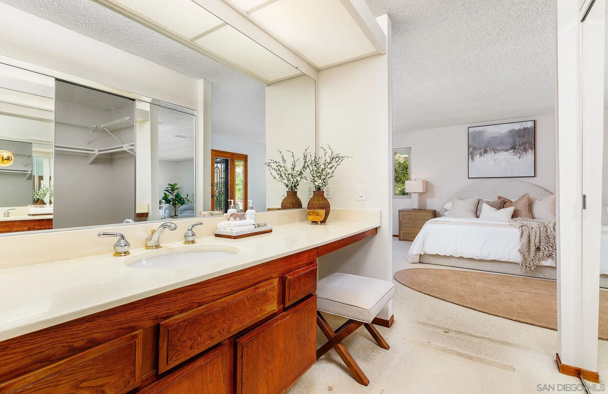 https://cdn.realtyfeed.com/cdn/127/260017891/10e8e76f9370fb8f41ff1c792a5d1915.webp