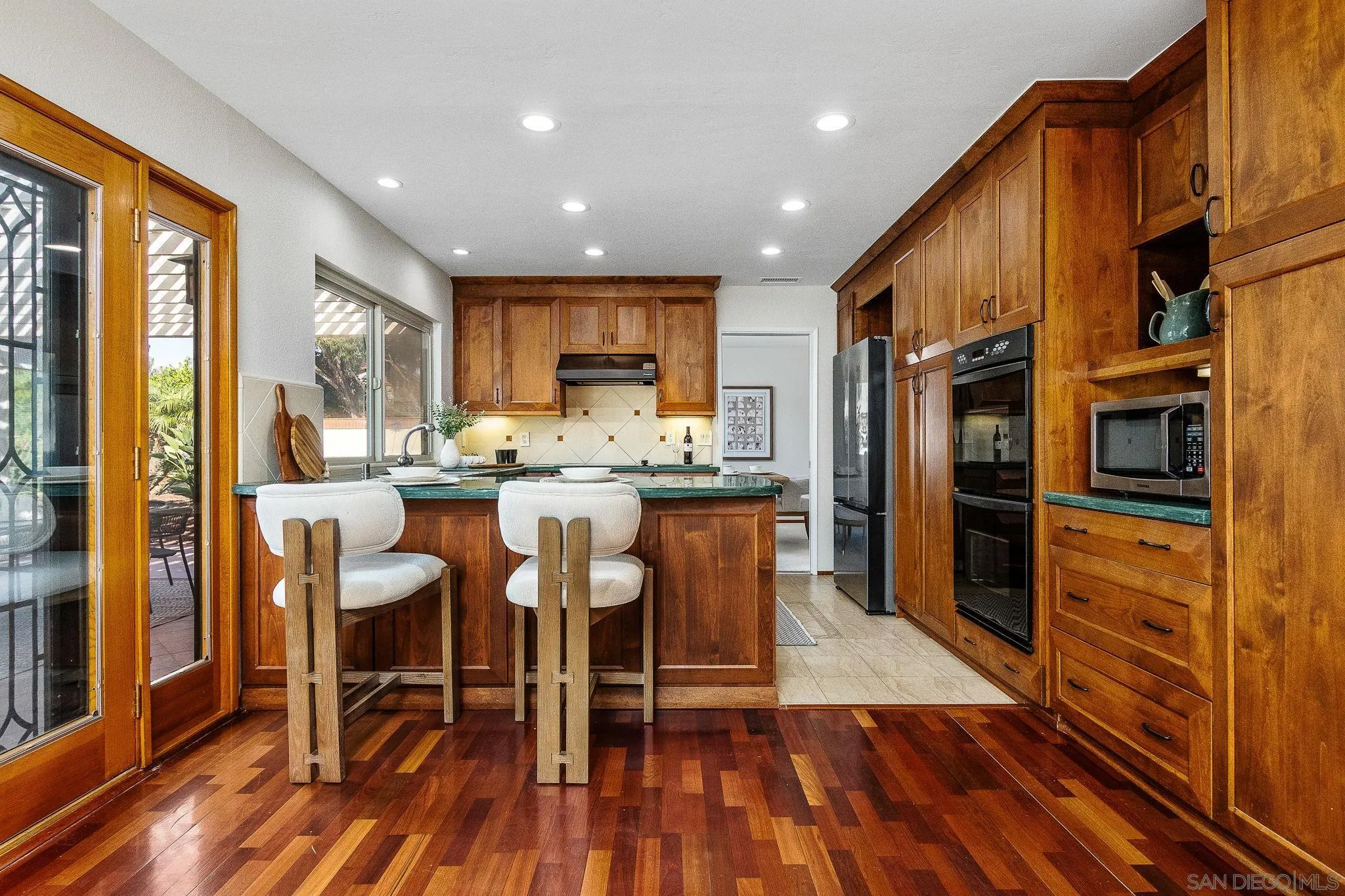https://cdn.realtyfeed.com/cdn/127/260017891/156546b6d998887f94ba9f79546c5cd8.webp