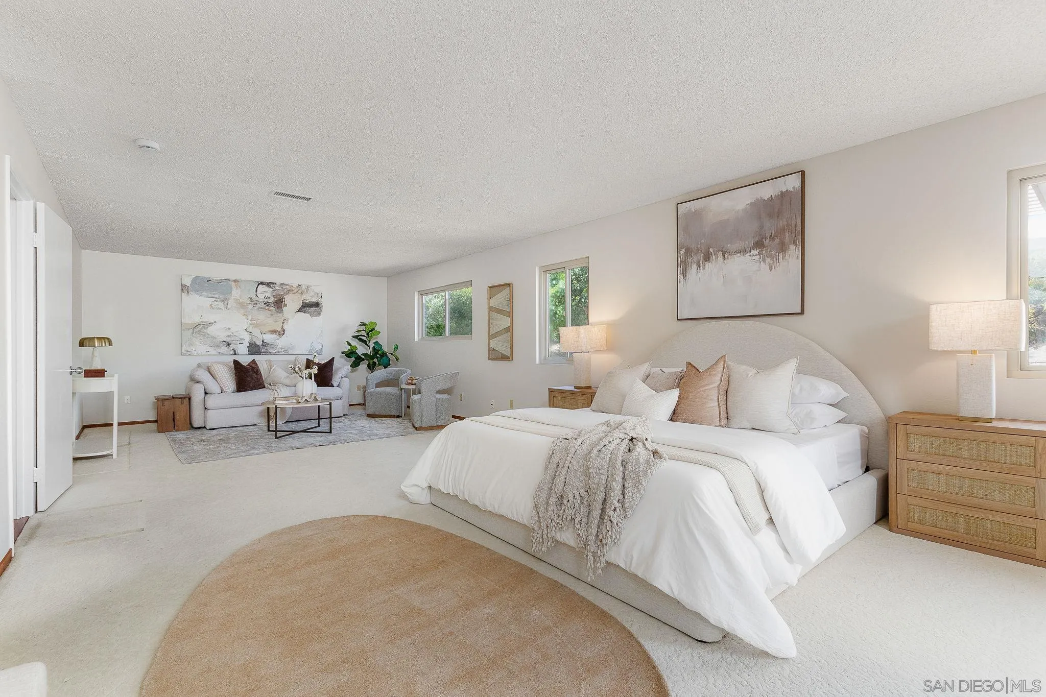 https://cdn.realtyfeed.com/cdn/127/260017891/3632cedbe5523a2bbb8ee1434365fa18.webp