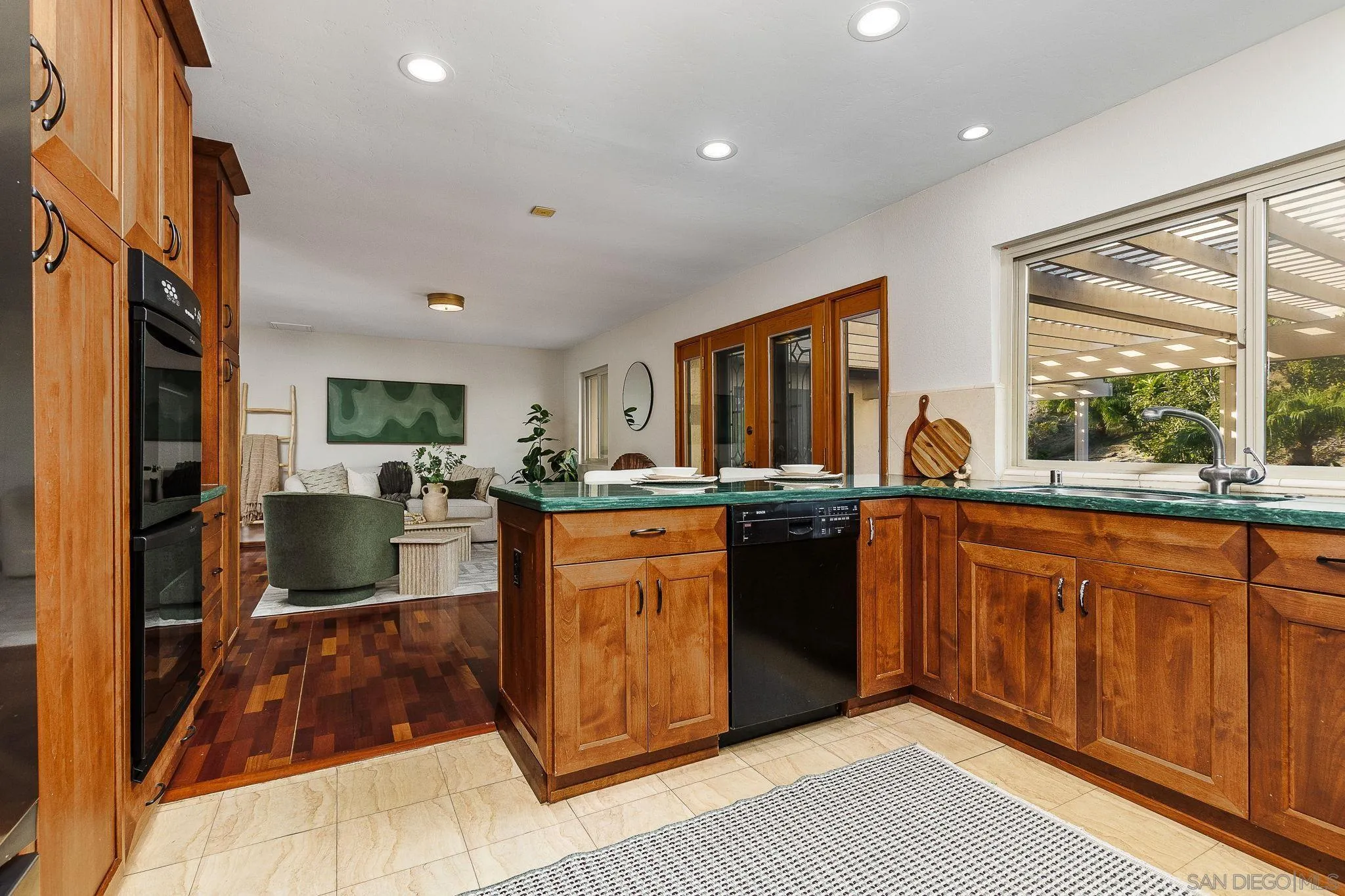 https://cdn.realtyfeed.com/cdn/127/260017891/51b138169bfa6535c9c96ed25df68b71.webp
