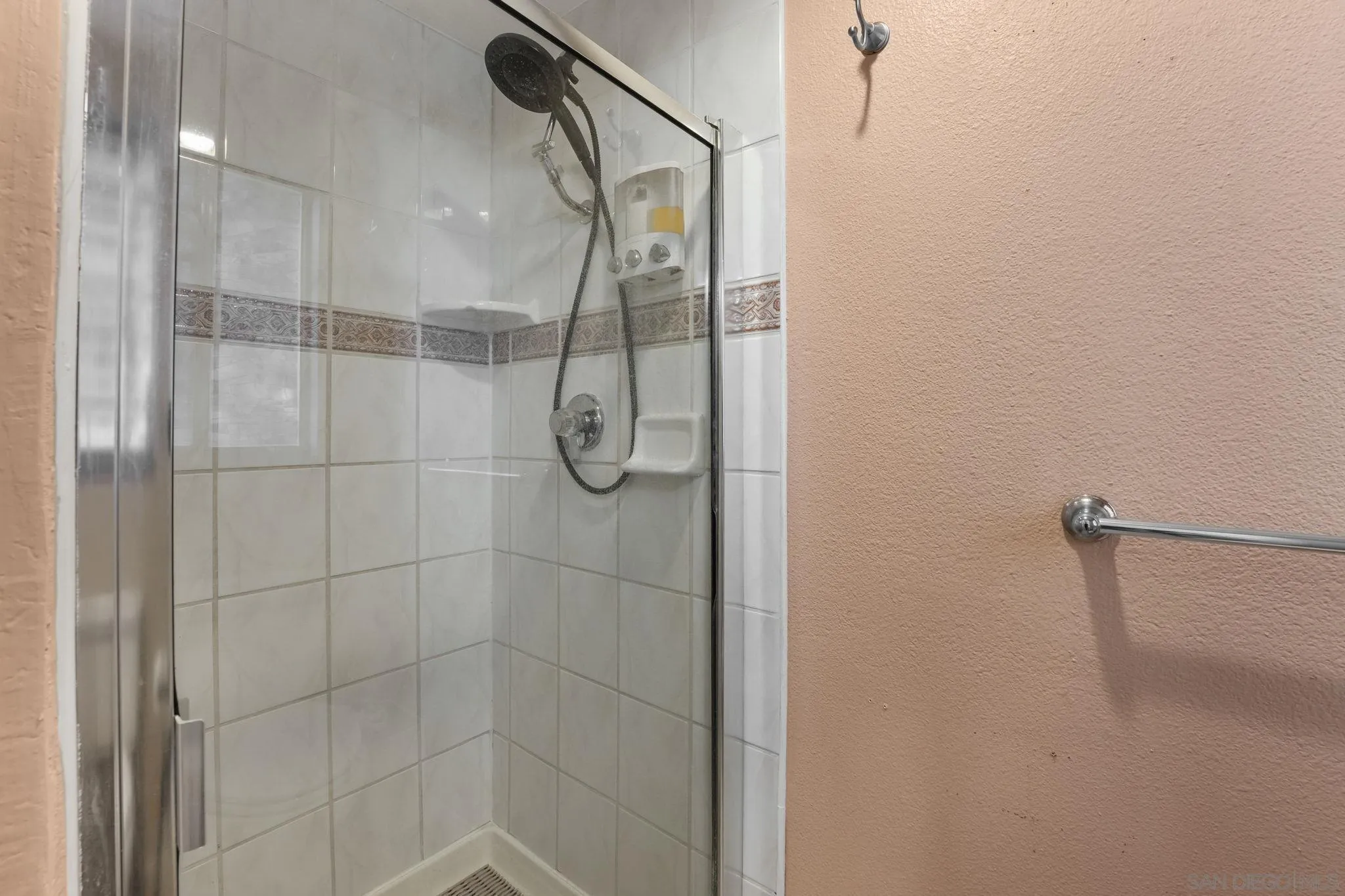 https://cdn.realtyfeed.com/cdn/127/260017897/65ea36734158e3cf85e930415ec08aa3.webp