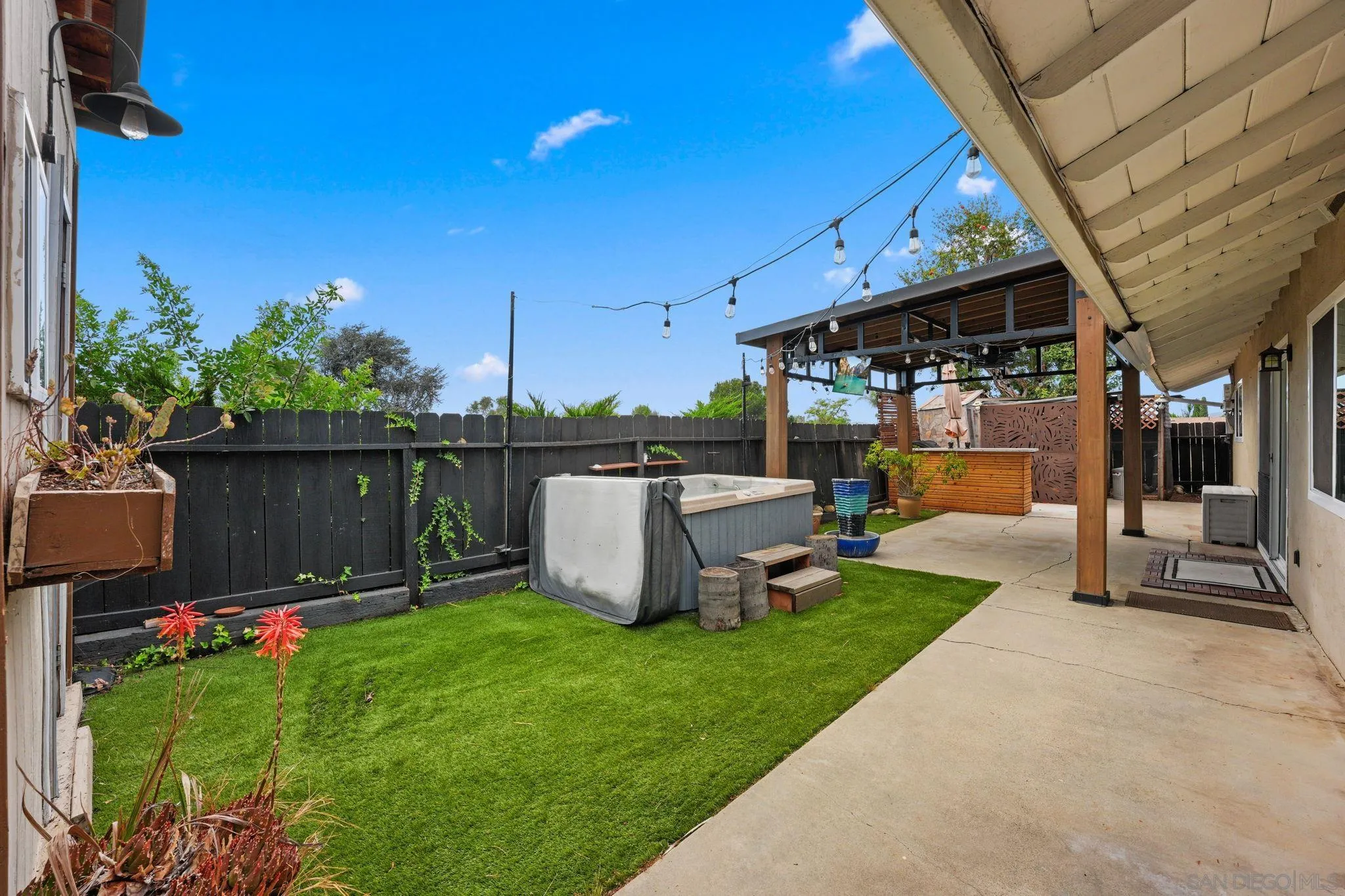 https://cdn.realtyfeed.com/cdn/127/260017897/ac283754486e920c7adf535880a645cd.webp