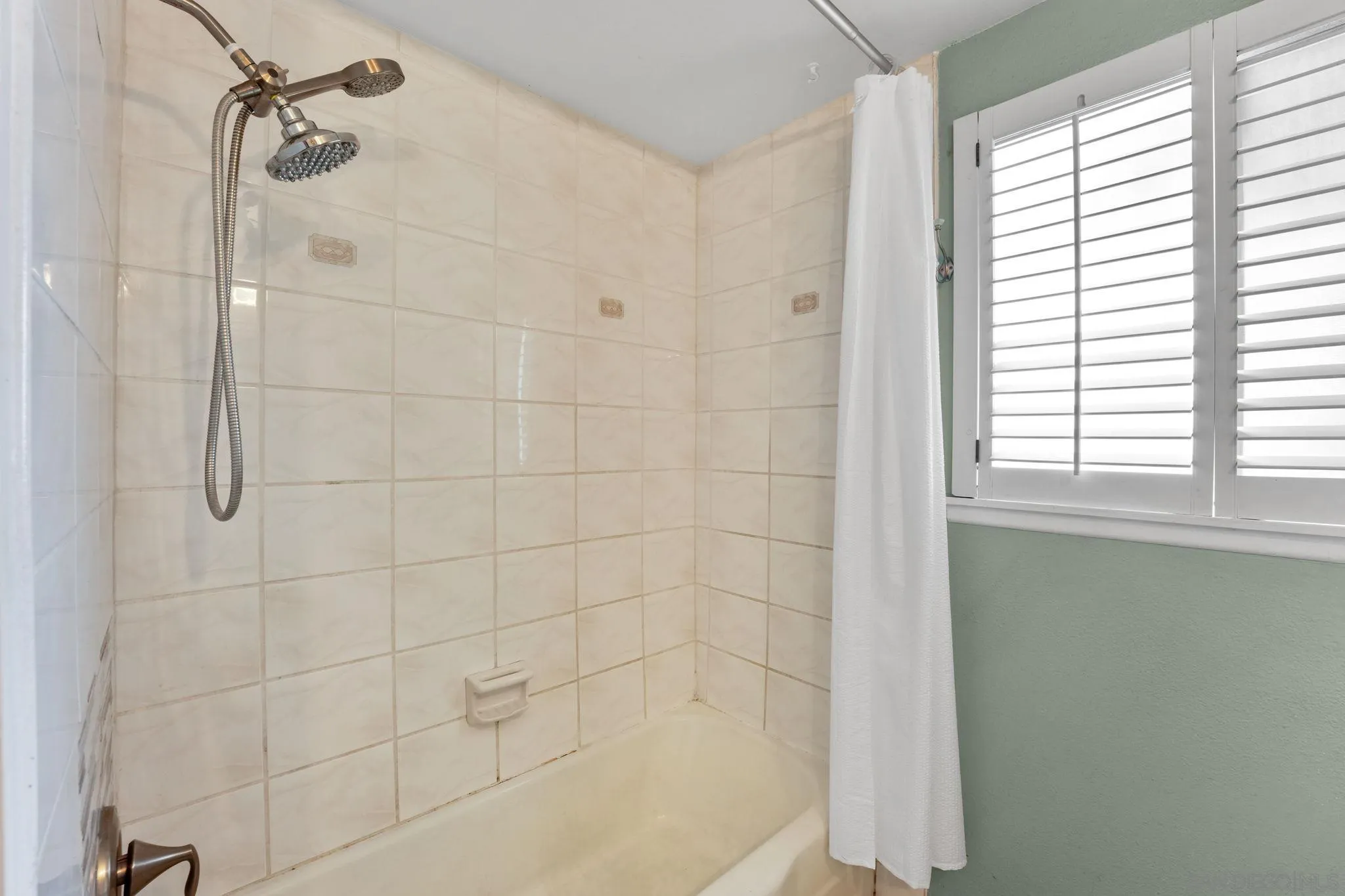 https://cdn.realtyfeed.com/cdn/127/260017897/f433d6bfefb83a052be9458328dd15da.webp