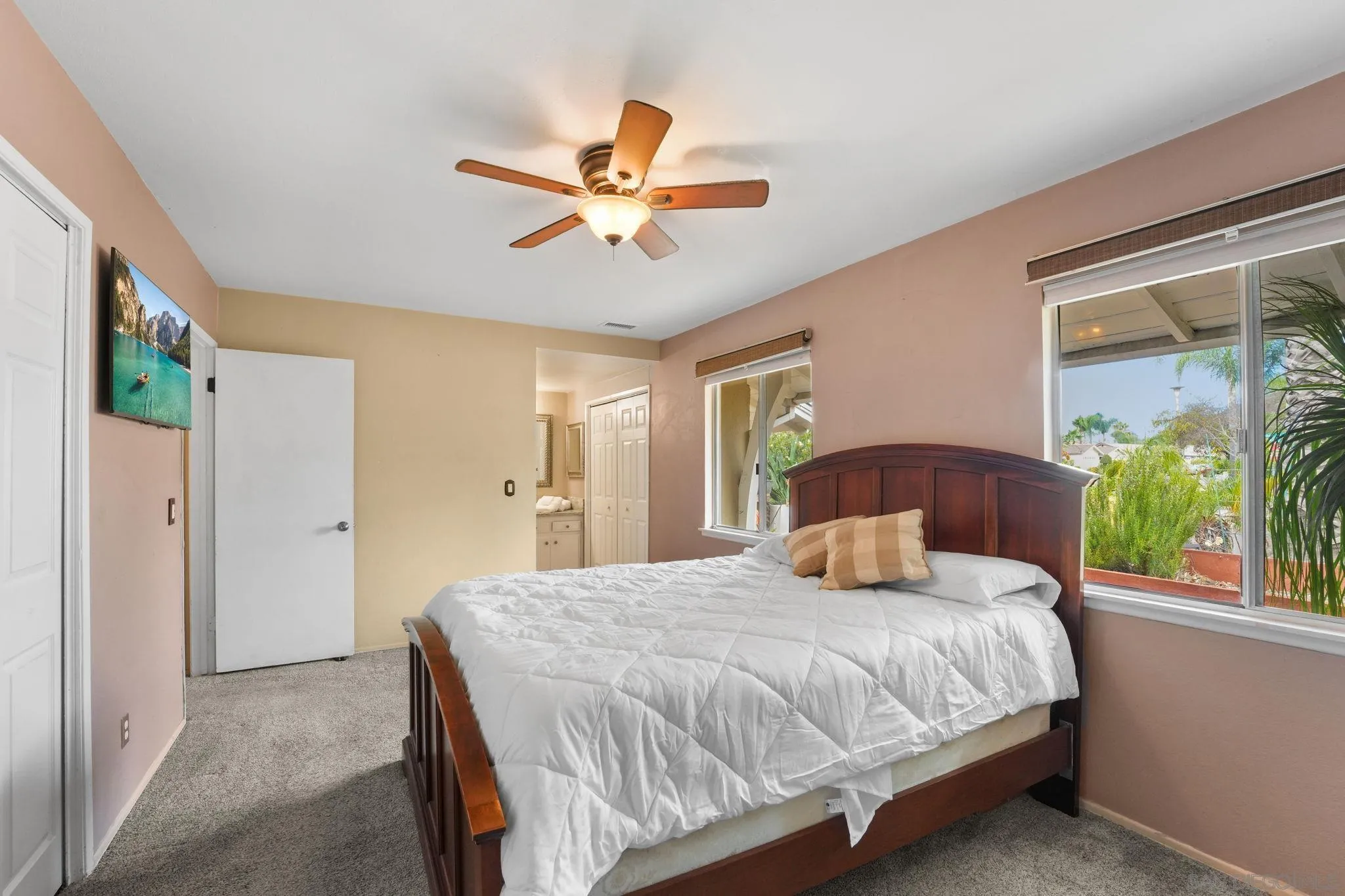 https://cdn.realtyfeed.com/cdn/127/260017897/fcfae6f8078431854b9a2f27c69a6fbe.webp