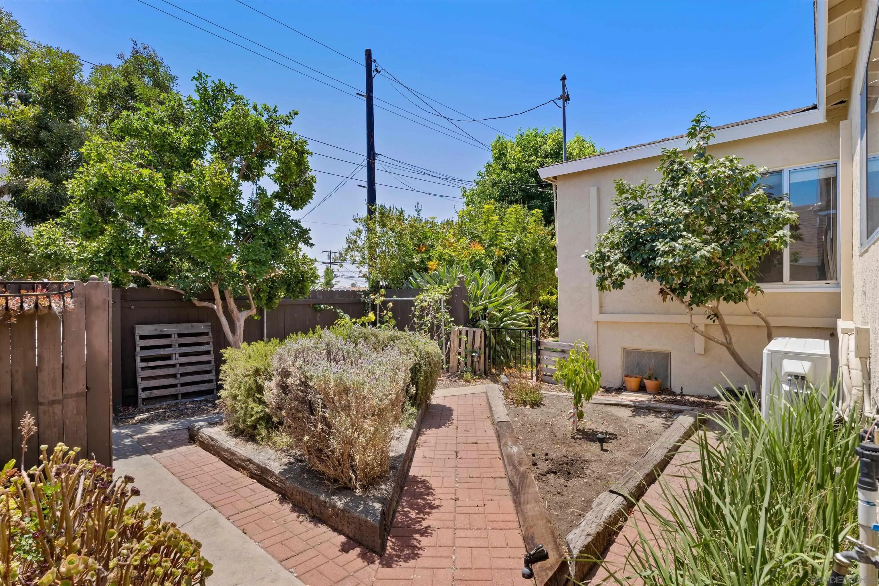 https://cdn.realtyfeed.com/cdn/127/260017901/03fe554c8c2db89afed871fcc63a2486.webp
