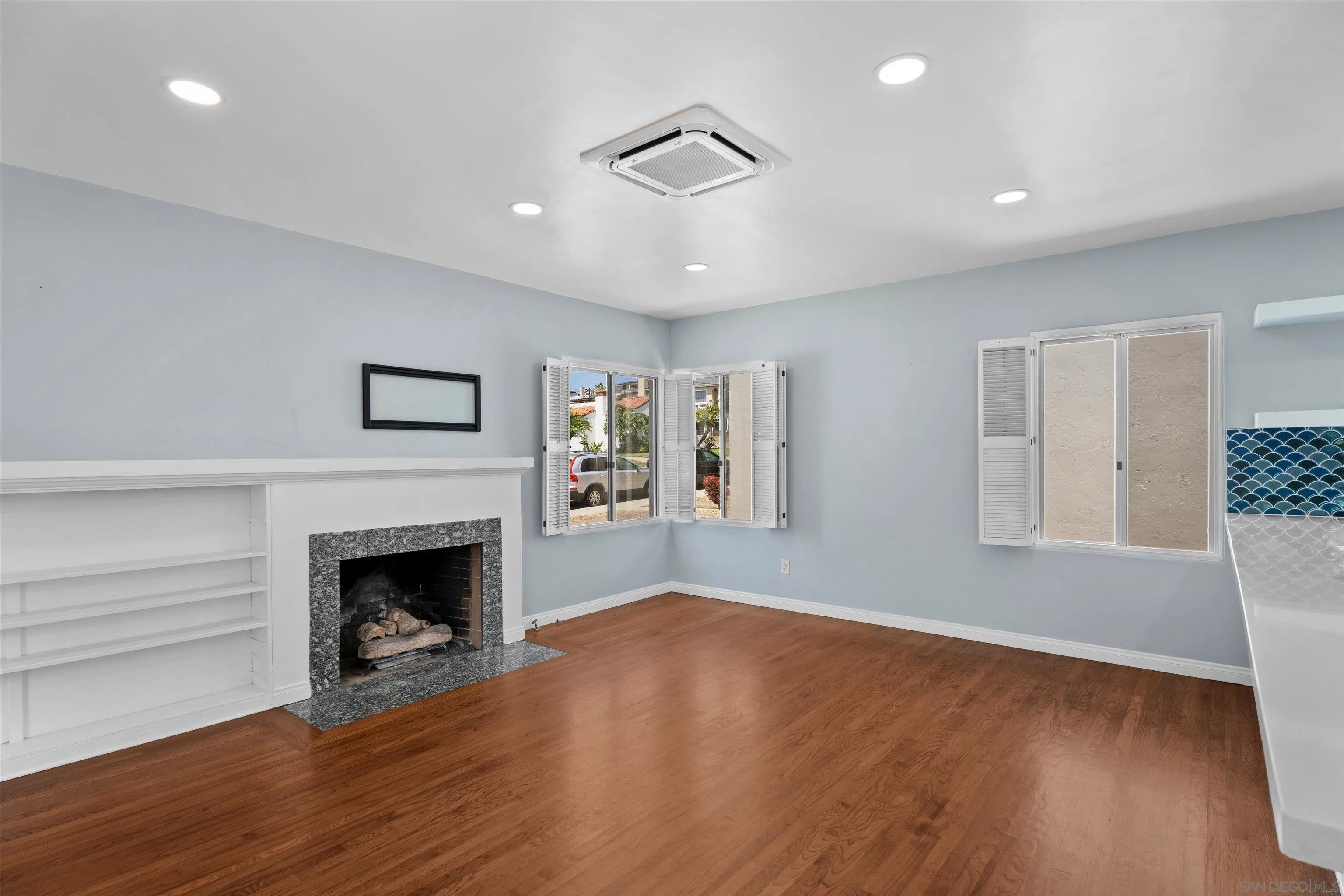 https://cdn.realtyfeed.com/cdn/127/260017901/0db01377f5af536aff663ca94d65ea82.webp