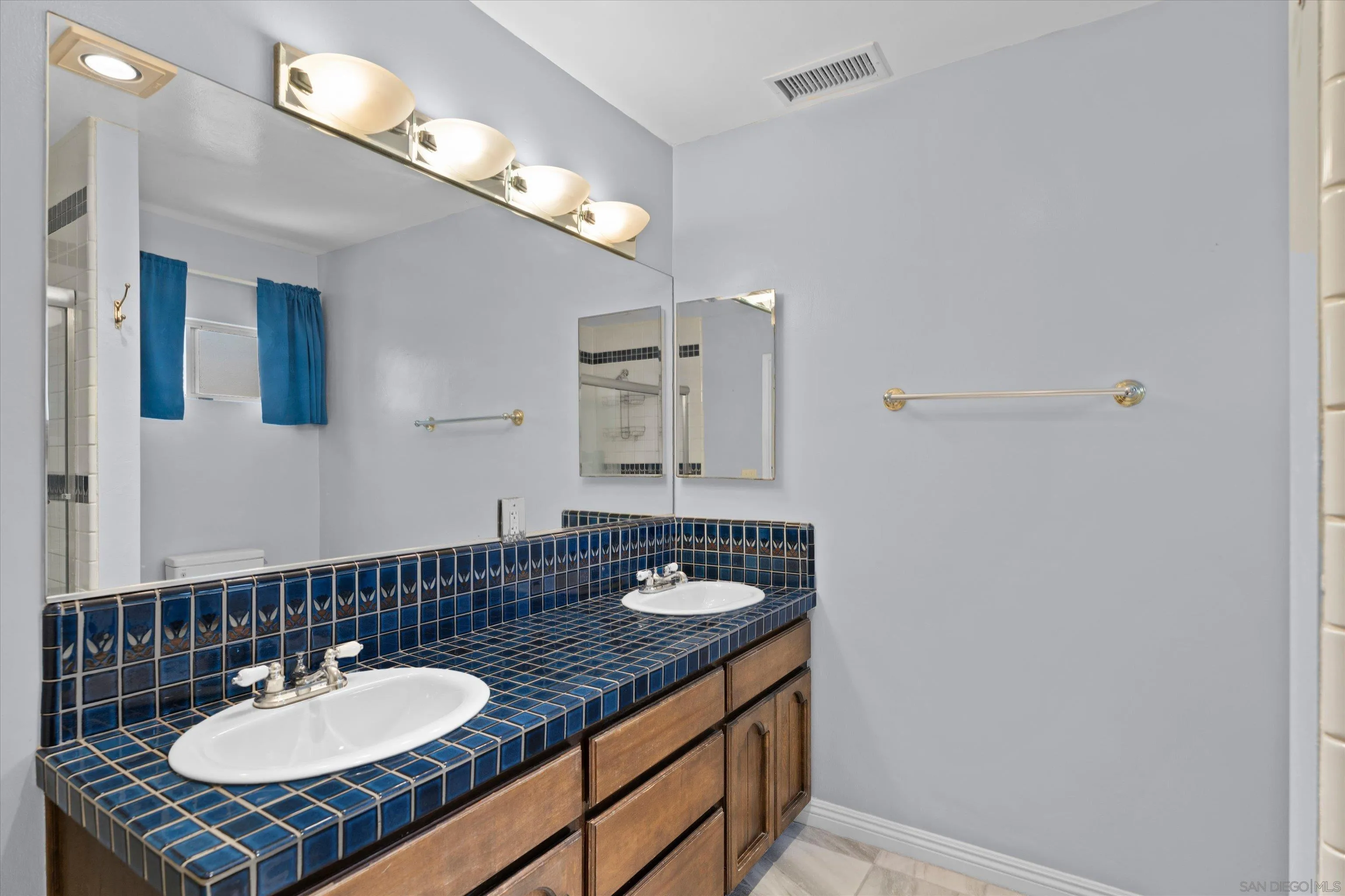 https://cdn.realtyfeed.com/cdn/127/260017901/0f9c69654fa7791703ef1c6a20d48e0d.webp
