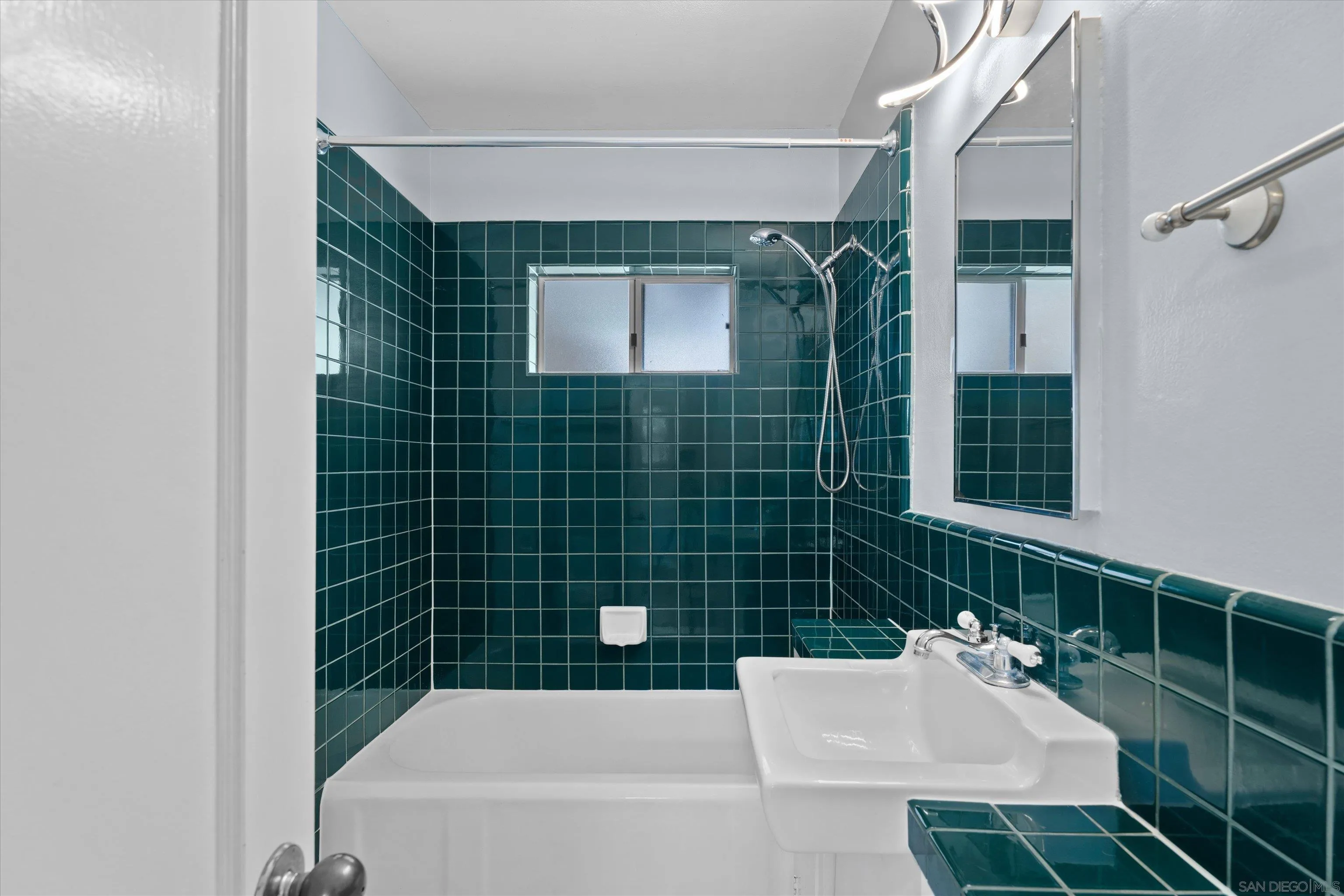 https://cdn.realtyfeed.com/cdn/127/260017901/38cc9e37068db1b0747415120d07306b.webp