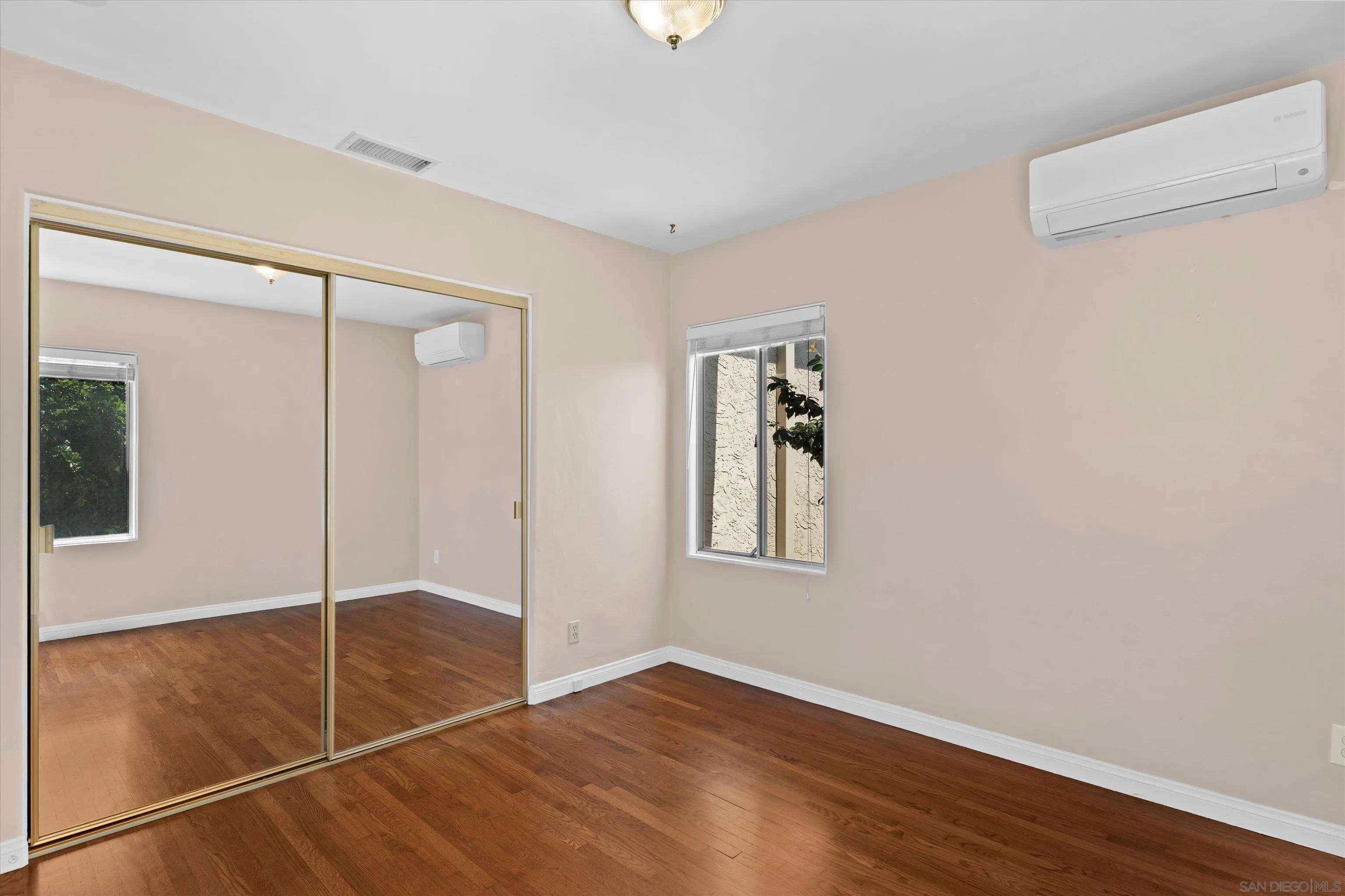 https://cdn.realtyfeed.com/cdn/127/260017901/73a42324057052688977d3187487fae7.webp