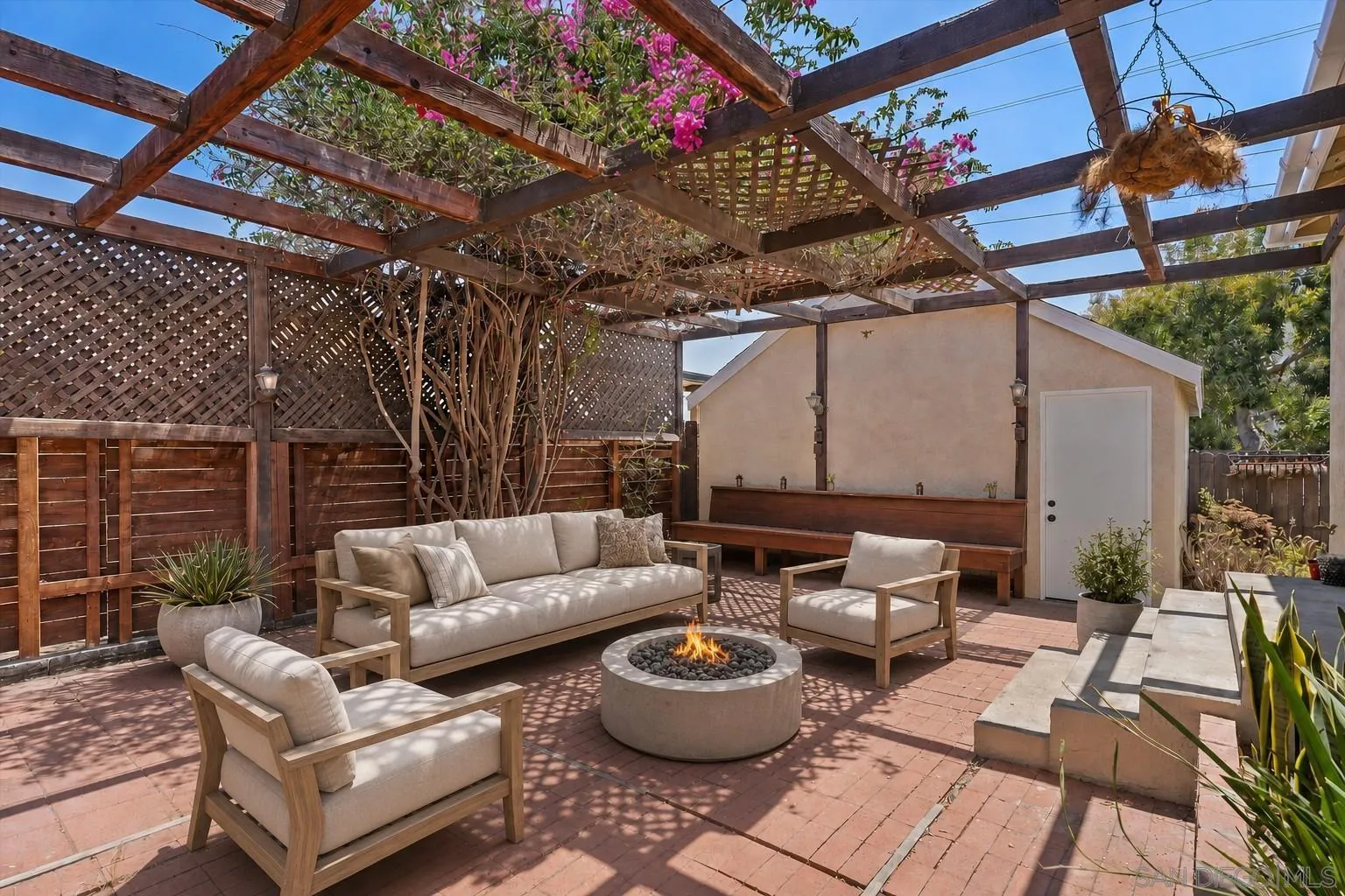https://cdn.realtyfeed.com/cdn/127/260017901/fdab449ca09be8d0a809ce6433054722.webp