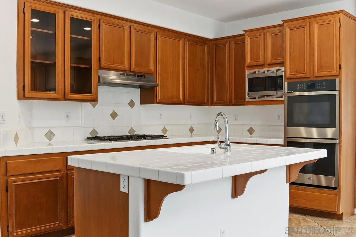 379 Edgewater Dr., San Marcos, CA 92078 - Photo 4 of 30, San Marcos, CA