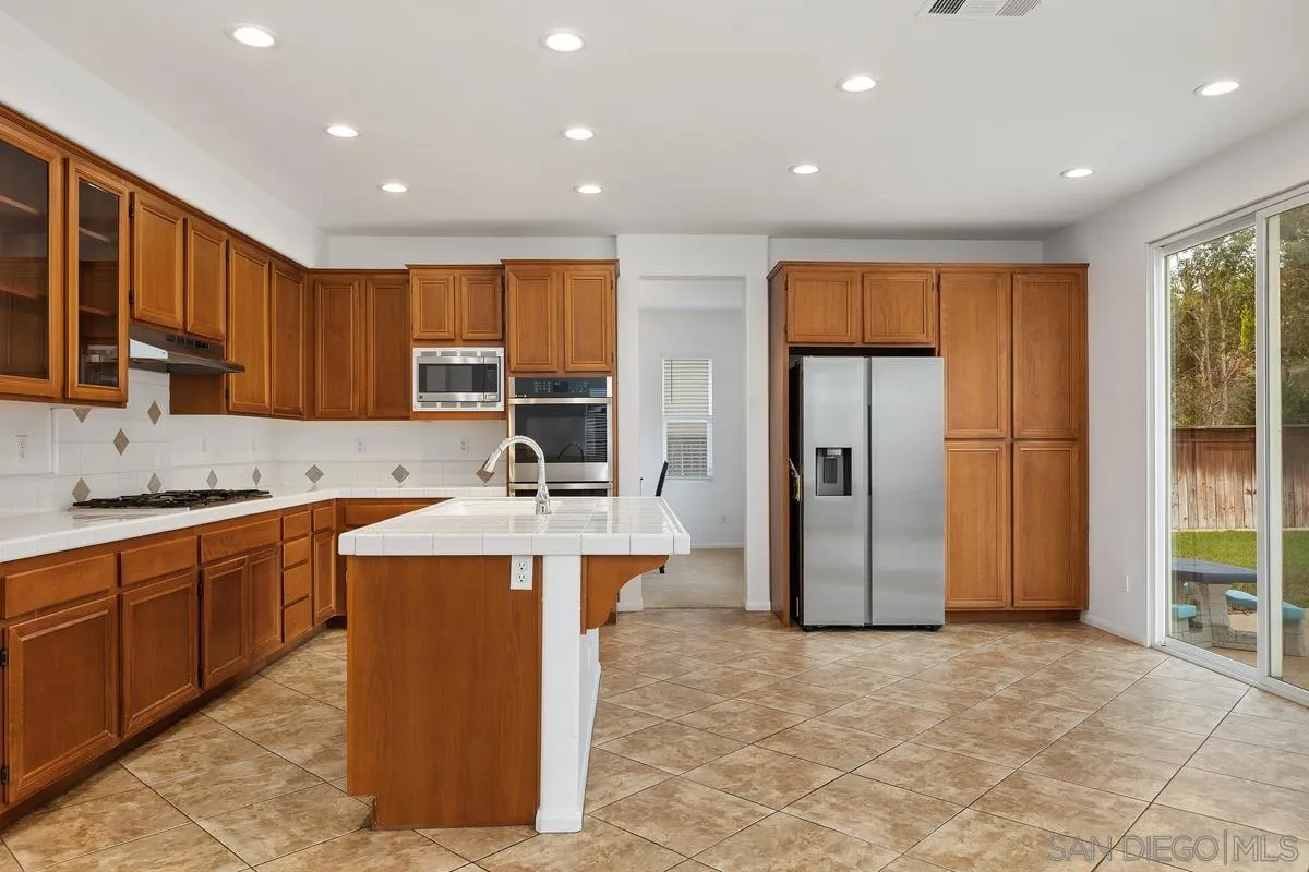 379 Edgewater Dr., San Marcos, CA 92078 - Photo 3 of 30, San Marcos, CA