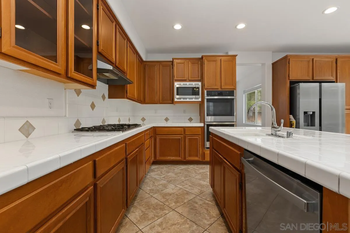 379 Edgewater Dr., San Marcos, CA 92078 - Photo 5 of 30, San Marcos, CA