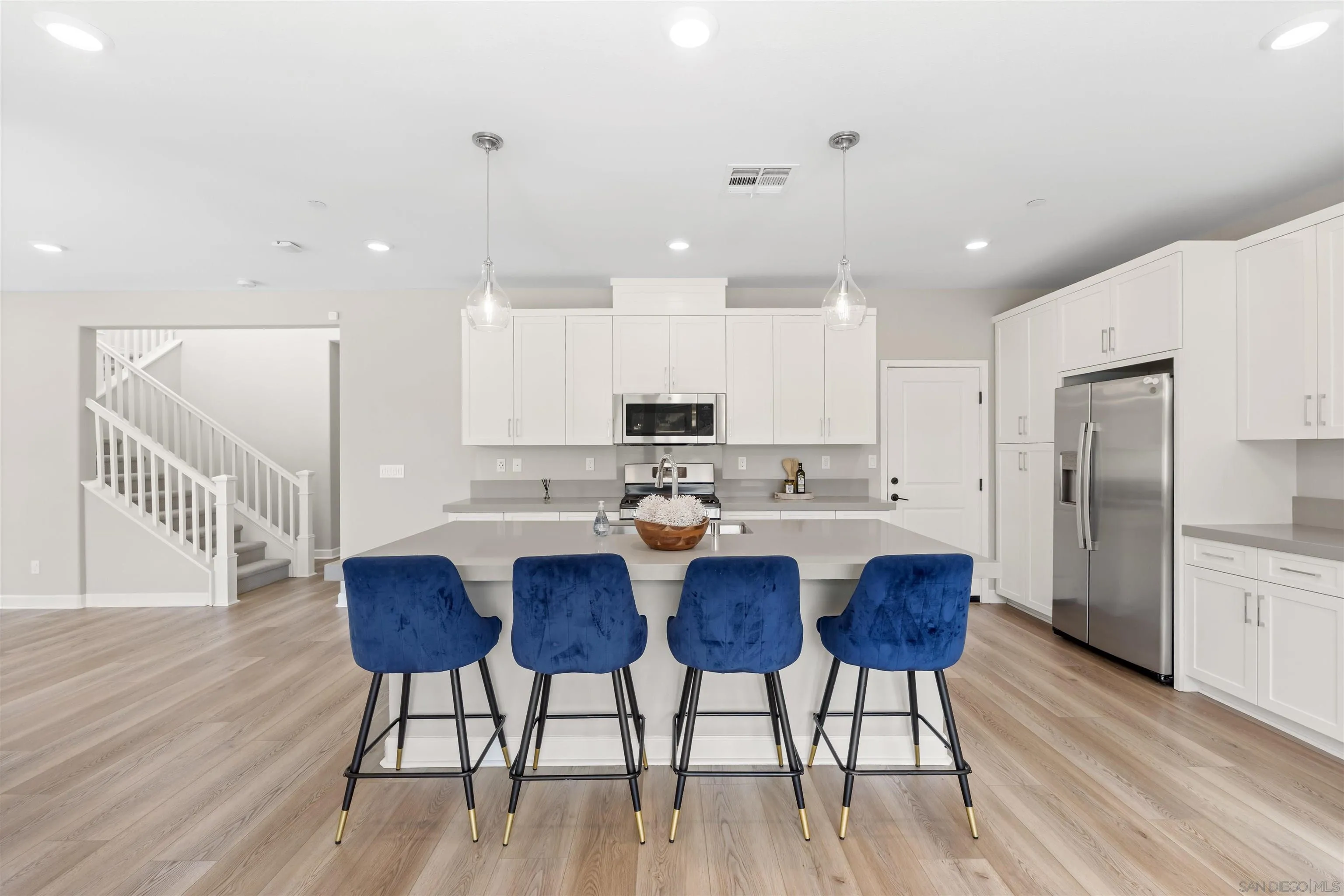 https://cdn.realtyfeed.com/cdn/127/260017907/13ec35a9f7239a269e8b0b3859531554.webp