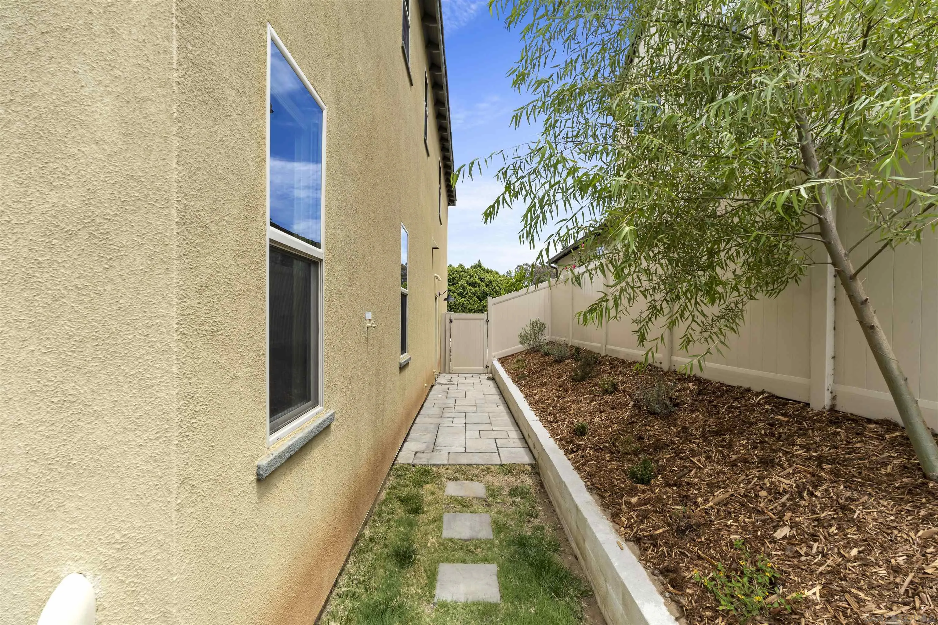 https://cdn.realtyfeed.com/cdn/127/260017907/1b3d626e740c7bce97c9135d4ae3dd82.webp