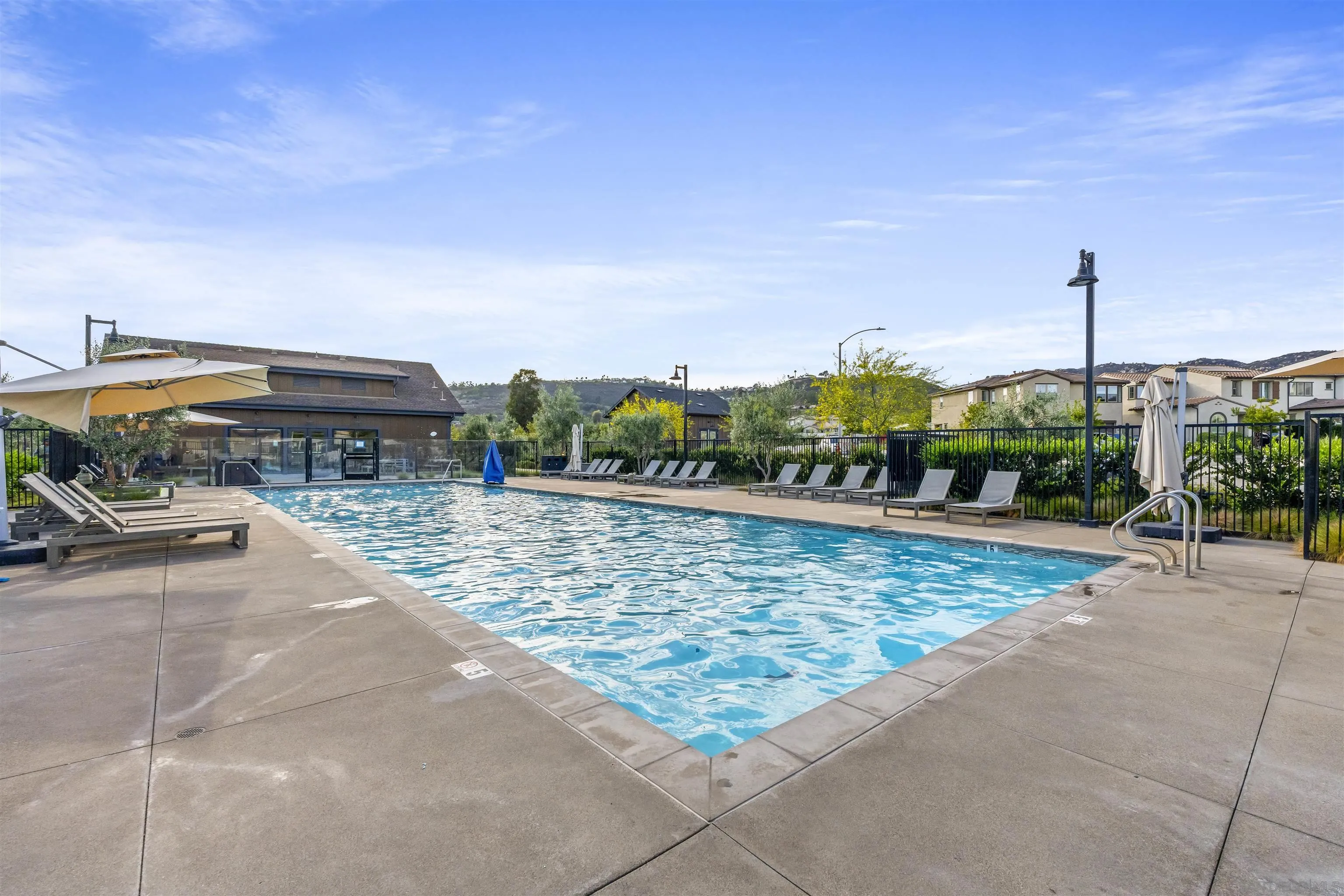 https://cdn.realtyfeed.com/cdn/127/260017907/3f3d04d235c7bf2431657d8fb6b93f0c.webp