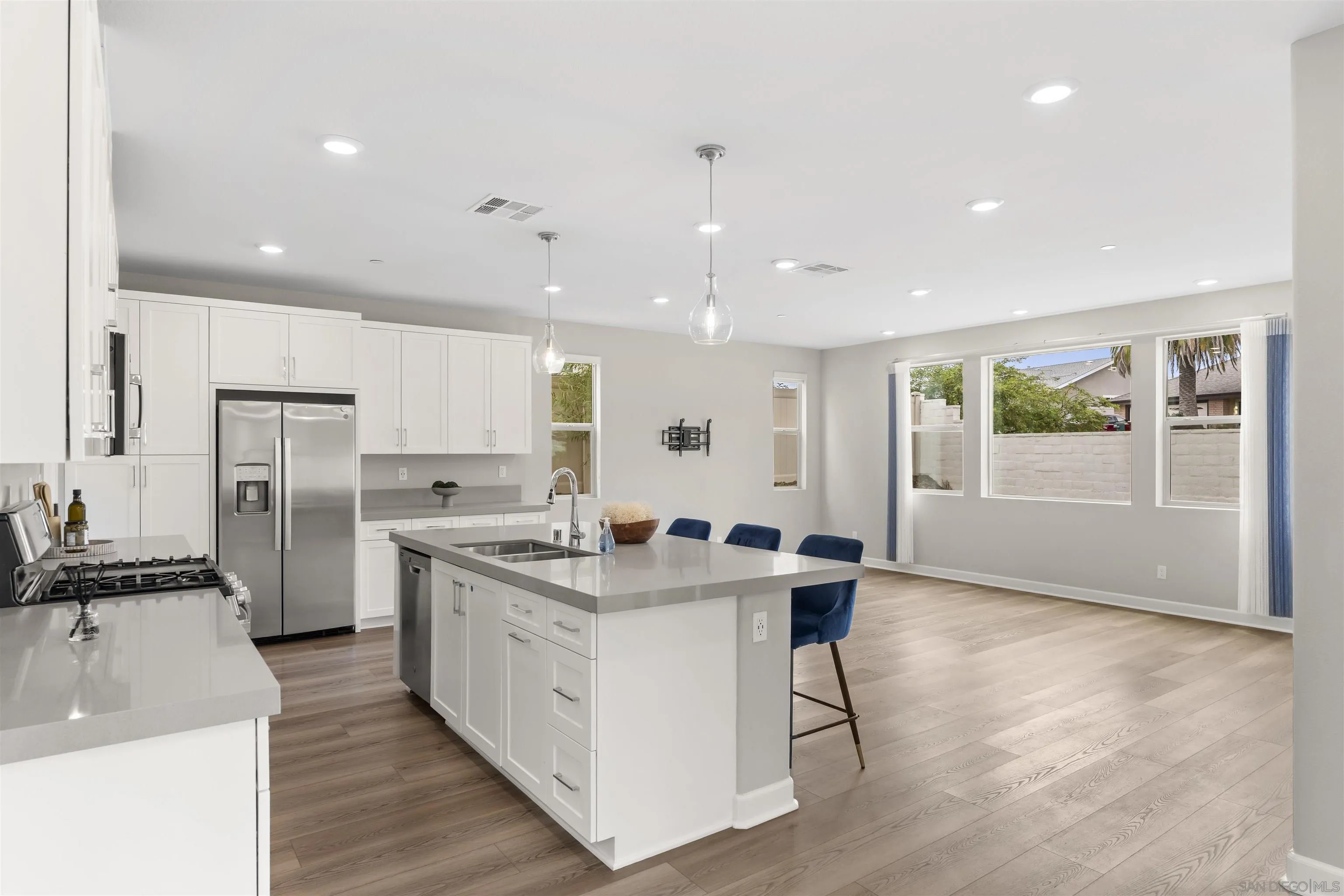 https://cdn.realtyfeed.com/cdn/127/260017907/f4f3eb3fce8c03a44725a584916a2f7e.webp