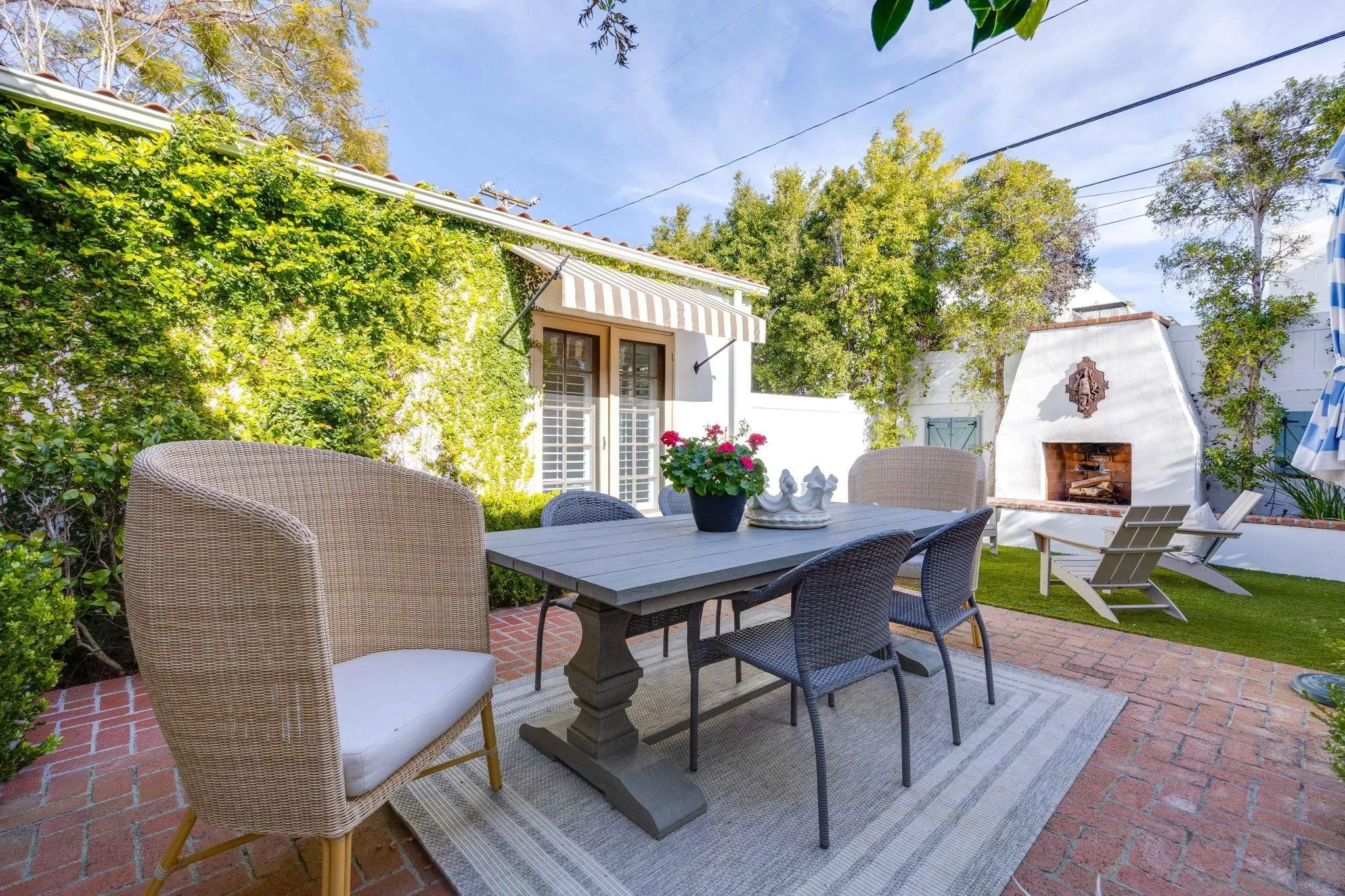https://cdn.realtyfeed.com/cdn/127/260017912/1db7dcece2272b13f0ae2af103e5baa7.webp