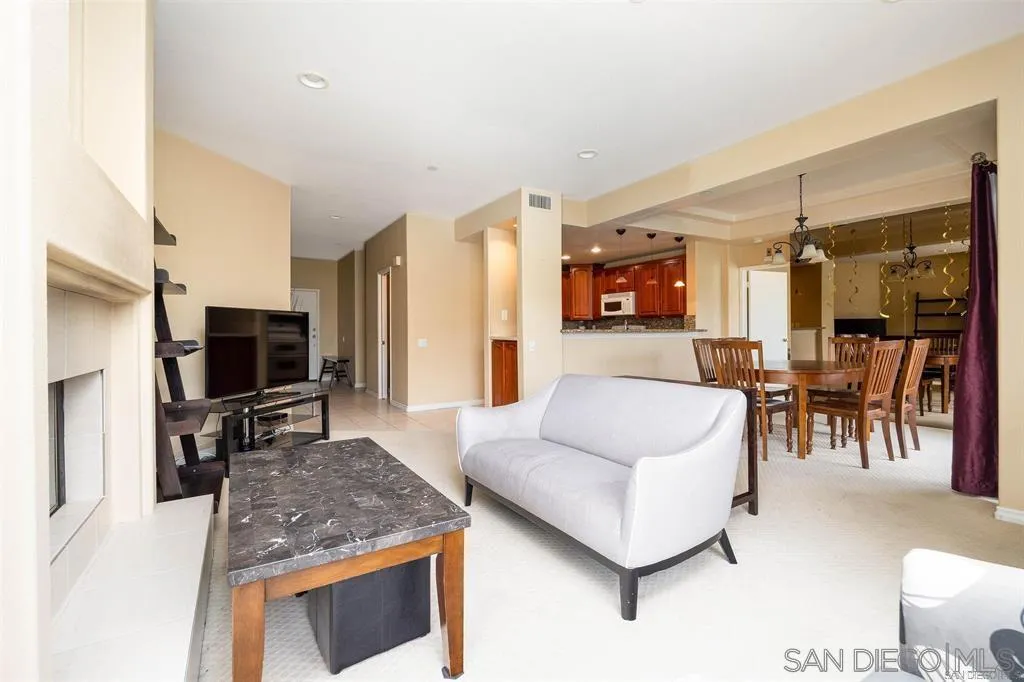 https://cdn.realtyfeed.com/cdn/127/260017913/81a208e76b5ecc145b3da17106ba0bb8.webp