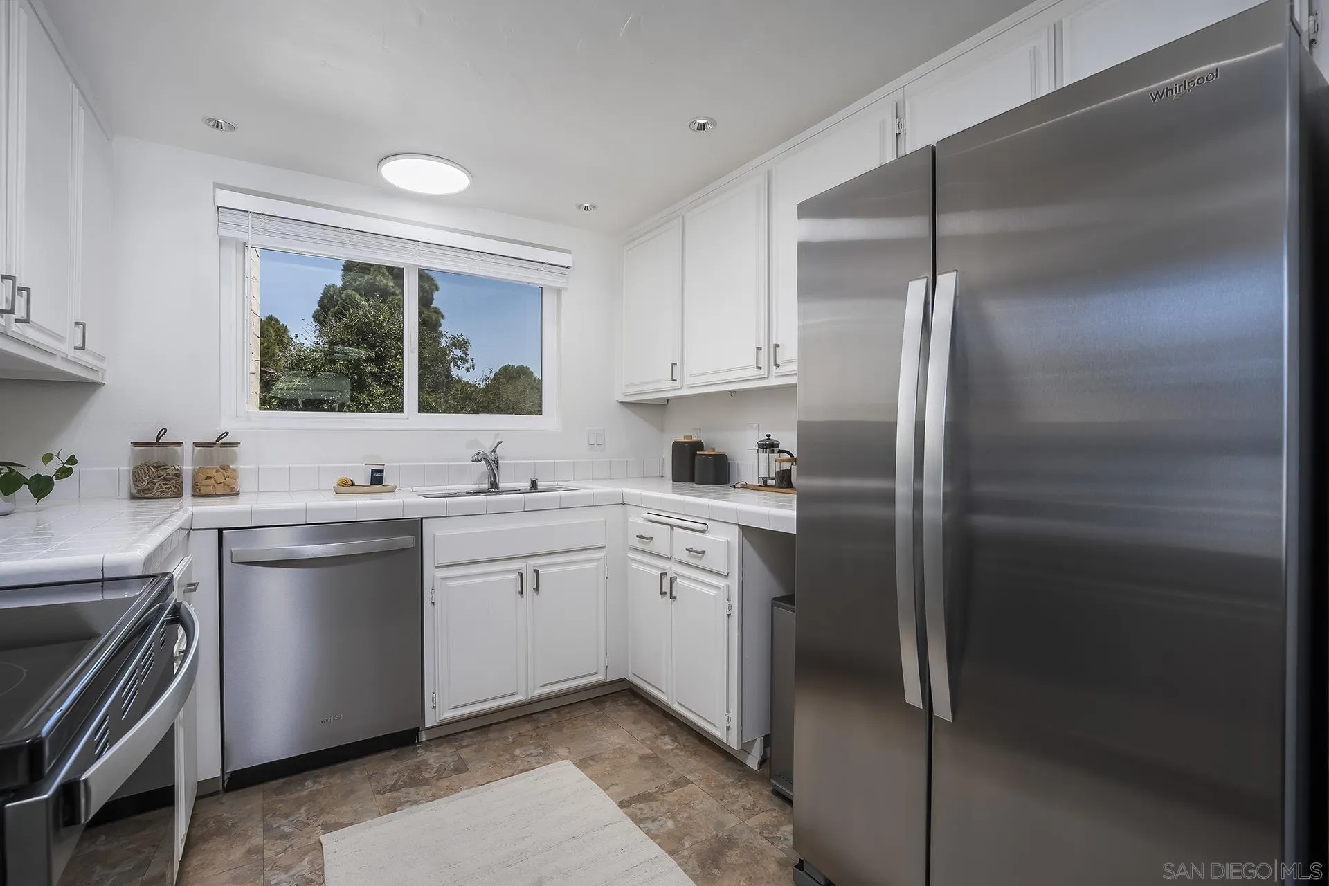 Photo #14: 260017915 Listing: Photo #14