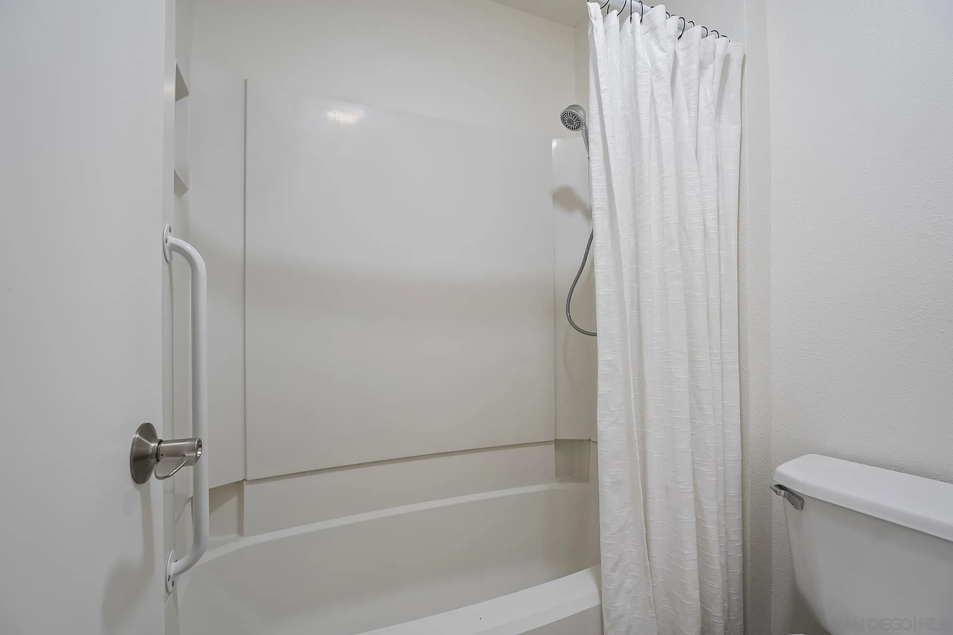 Photo #28: 260017915 Listing: Photo #28