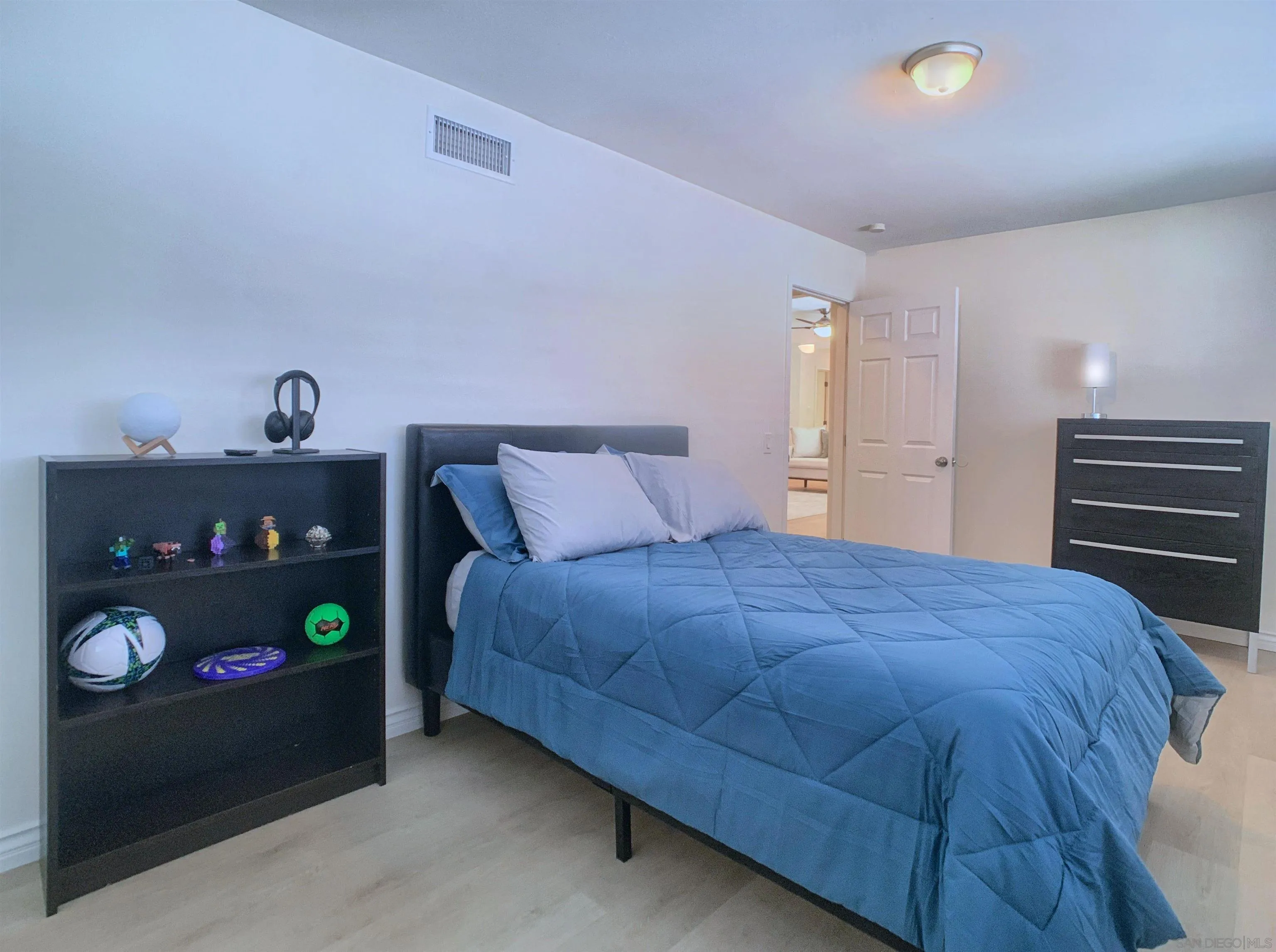 https://cdn.realtyfeed.com/cdn/127/260017916/db46bf94cfaf7c61f7da0e9d1c7a7c28.webp