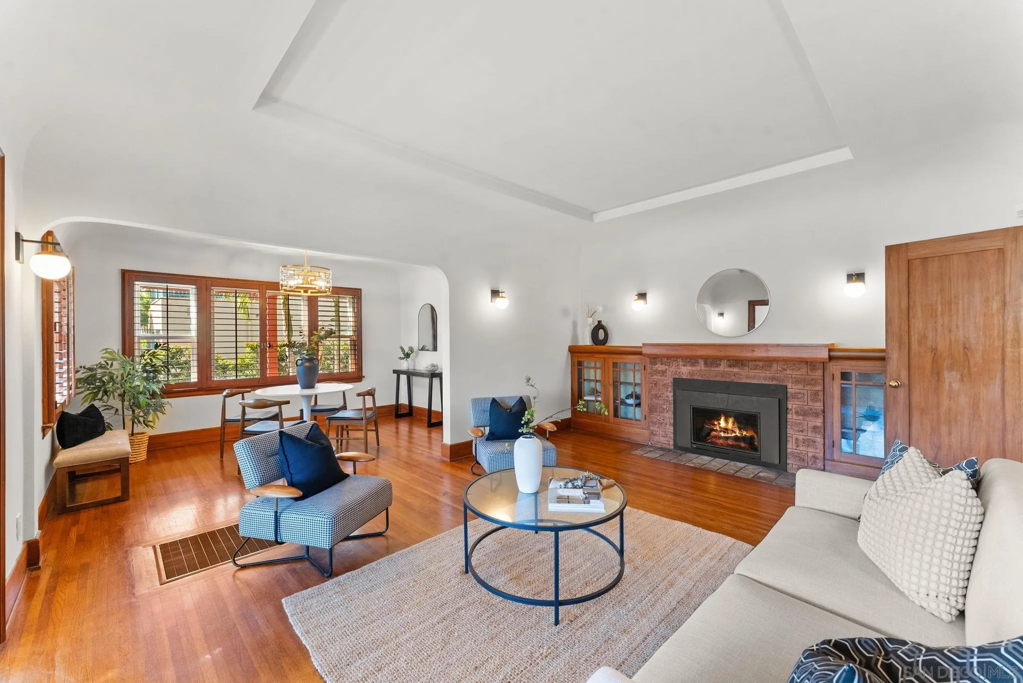 https://cdn.realtyfeed.com/cdn/127/260017919/d8b1b141d2dddc3524c07b9fab351031.webp