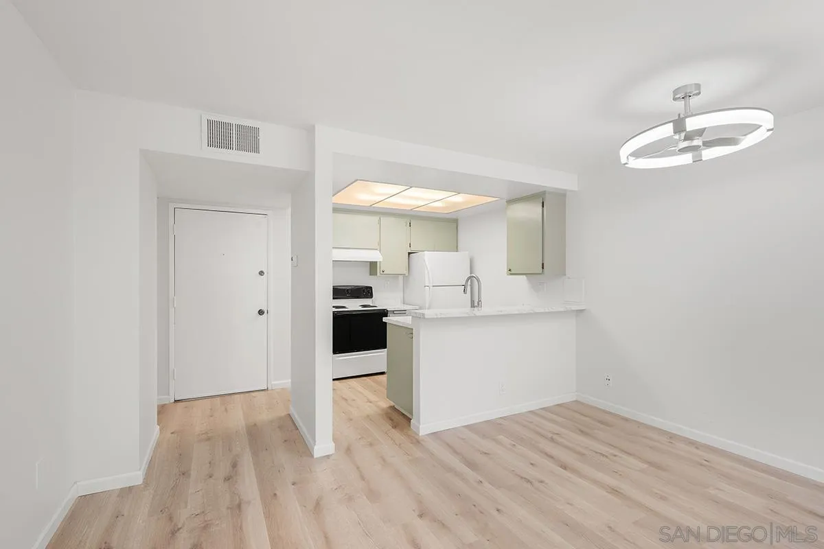 Photo #8: 260017927 Listing: Photo #8