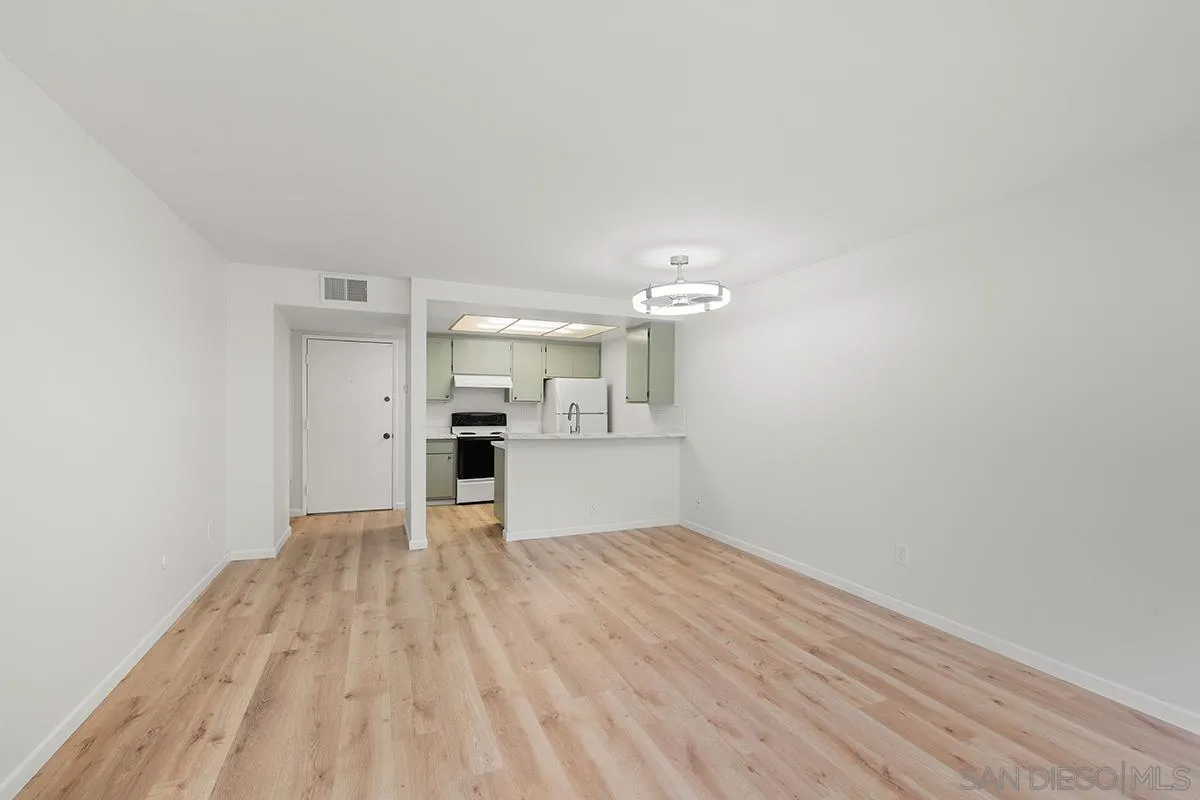 Photo #11: 260017927 Listing: Photo #11