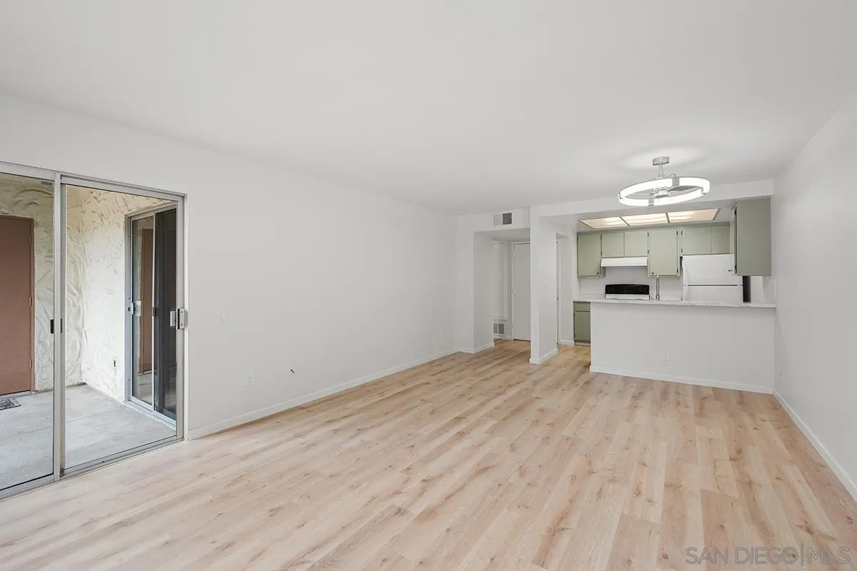 Photo #1: 260017927 Listing: Photo #1