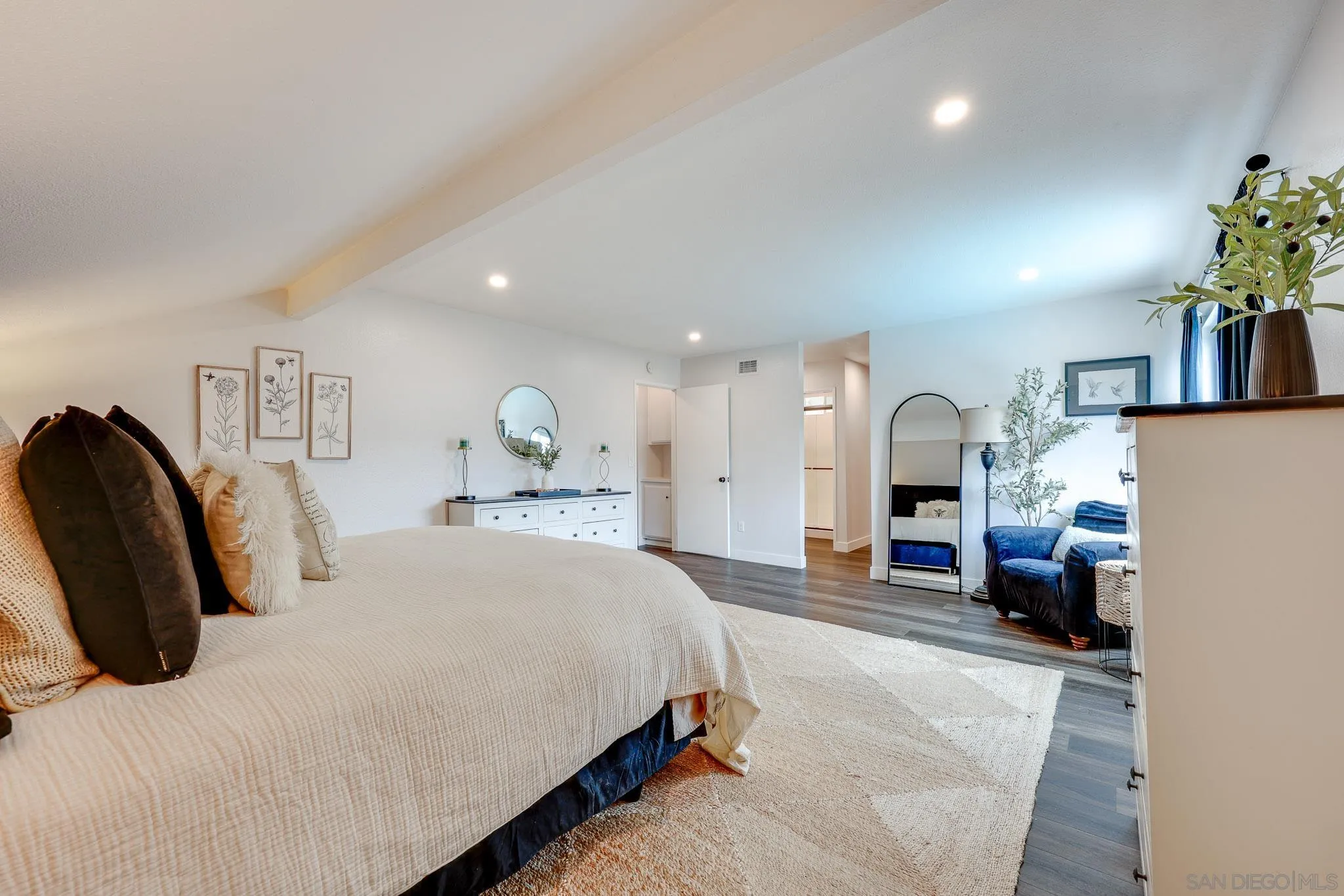 https://cdn.realtyfeed.com/cdn/127/260017931/00f5151f7d34b44f46f6f8b135504e87.webp