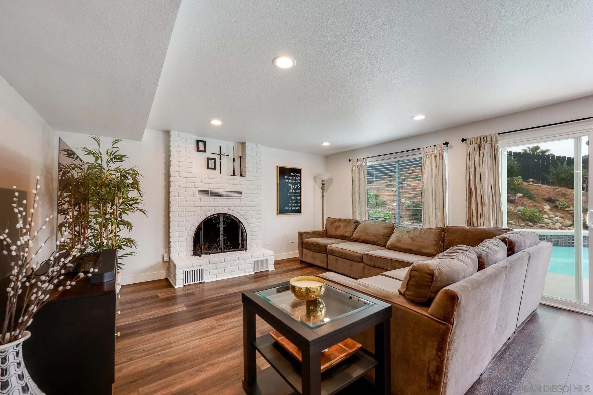 https://cdn.realtyfeed.com/cdn/127/260017931/09d3b4c27b038a749f1612c1ced47827.webp