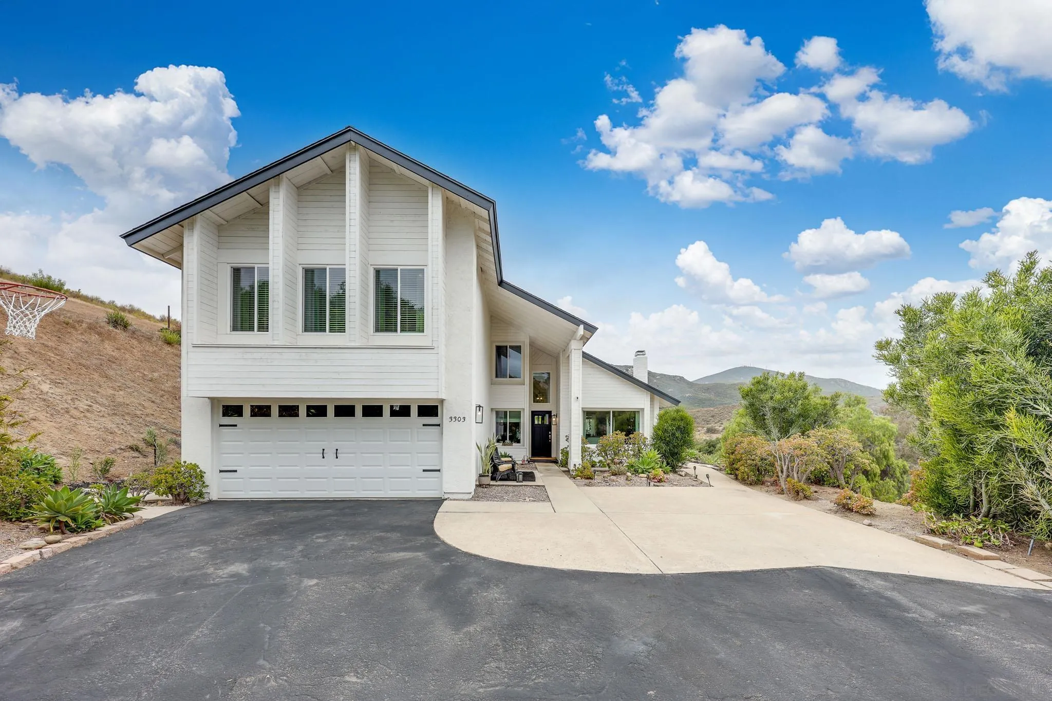 https://cdn.realtyfeed.com/cdn/127/260017931/440bc47a720aea7e17efed645b82fade.webp