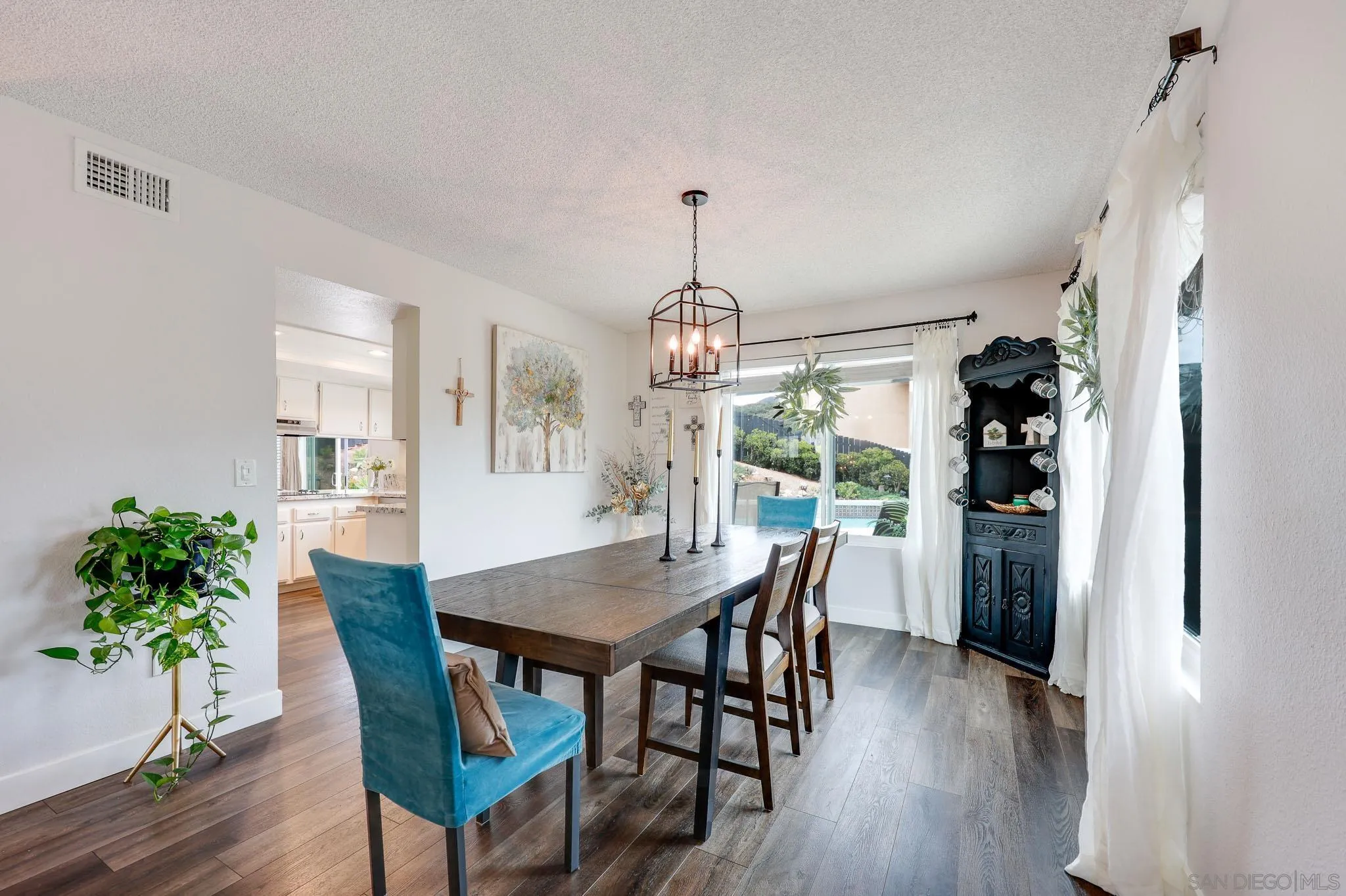 https://cdn.realtyfeed.com/cdn/127/260017931/5d5d25e224e39c35bb512f751ce228b1.webp