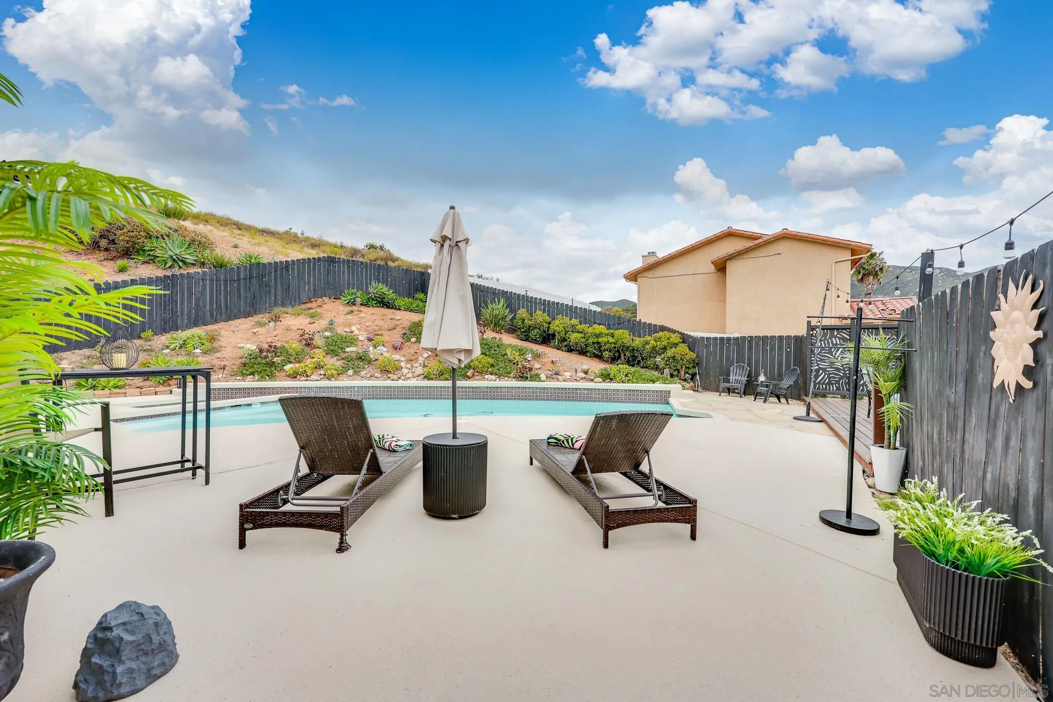 https://cdn.realtyfeed.com/cdn/127/260017931/75f61f42fbe28b528f2f2c59604d695d.webp