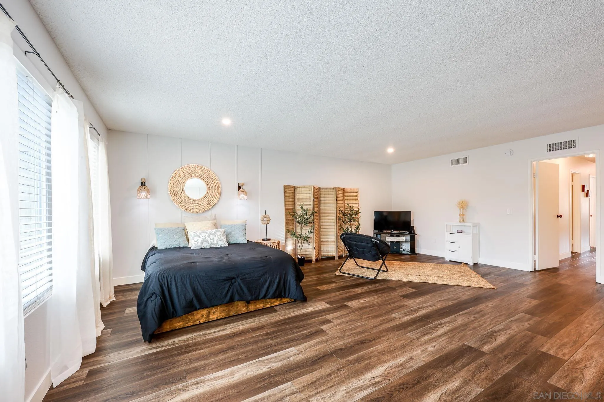 https://cdn.realtyfeed.com/cdn/127/260017931/f1d1517944f1cff837f8de7f73797181.webp