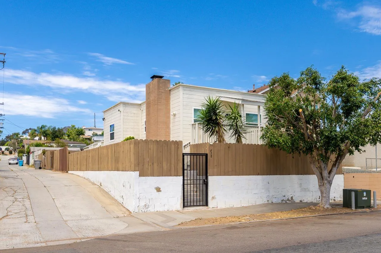 https://cdn.realtyfeed.com/cdn/127/260017935/8ed9b2d96bc70aed909e5d80a6c63f85.webp