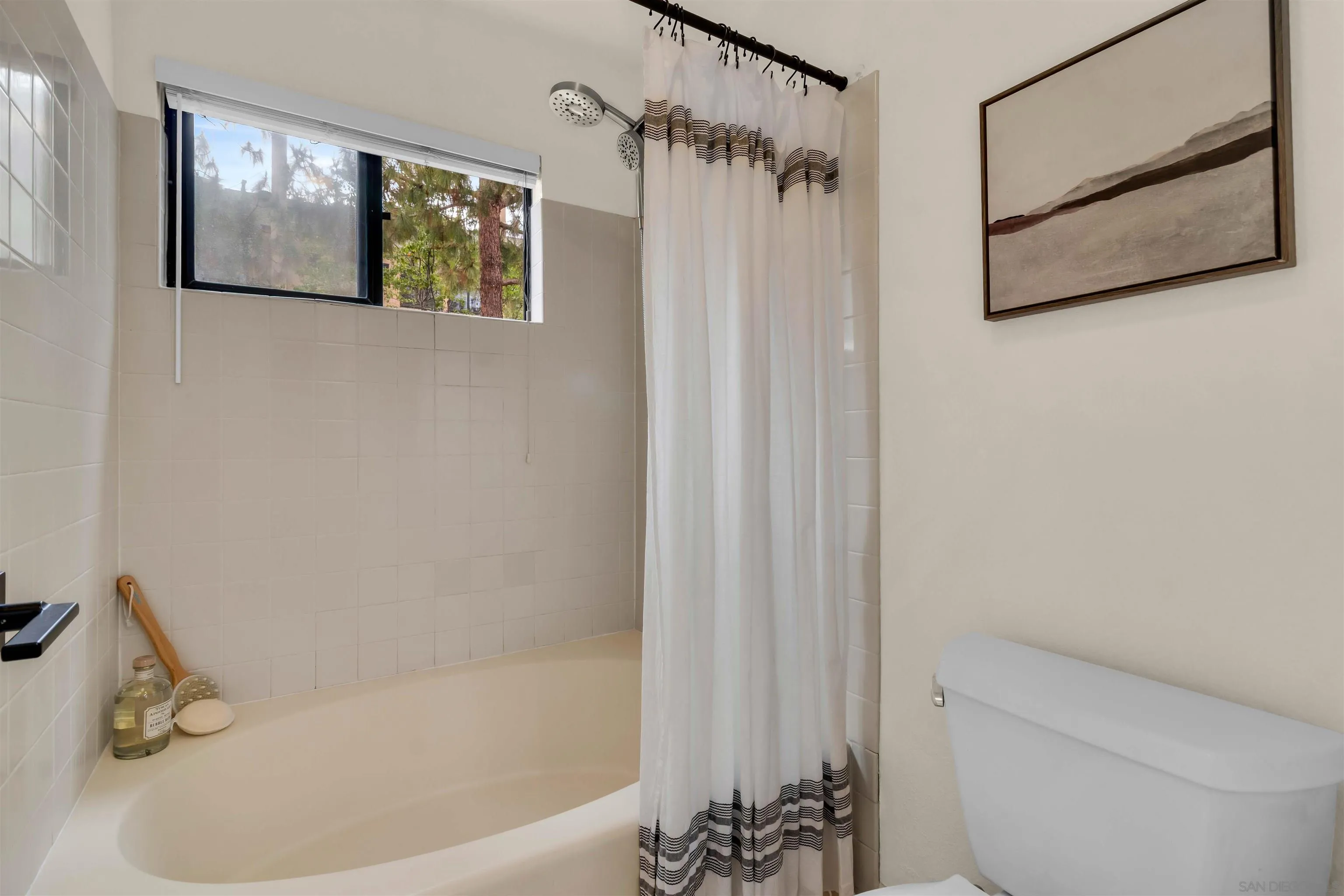 https://cdn.realtyfeed.com/cdn/127/260017942/0555c4c3b86f0aeea7cd824e659a9c5c.webp