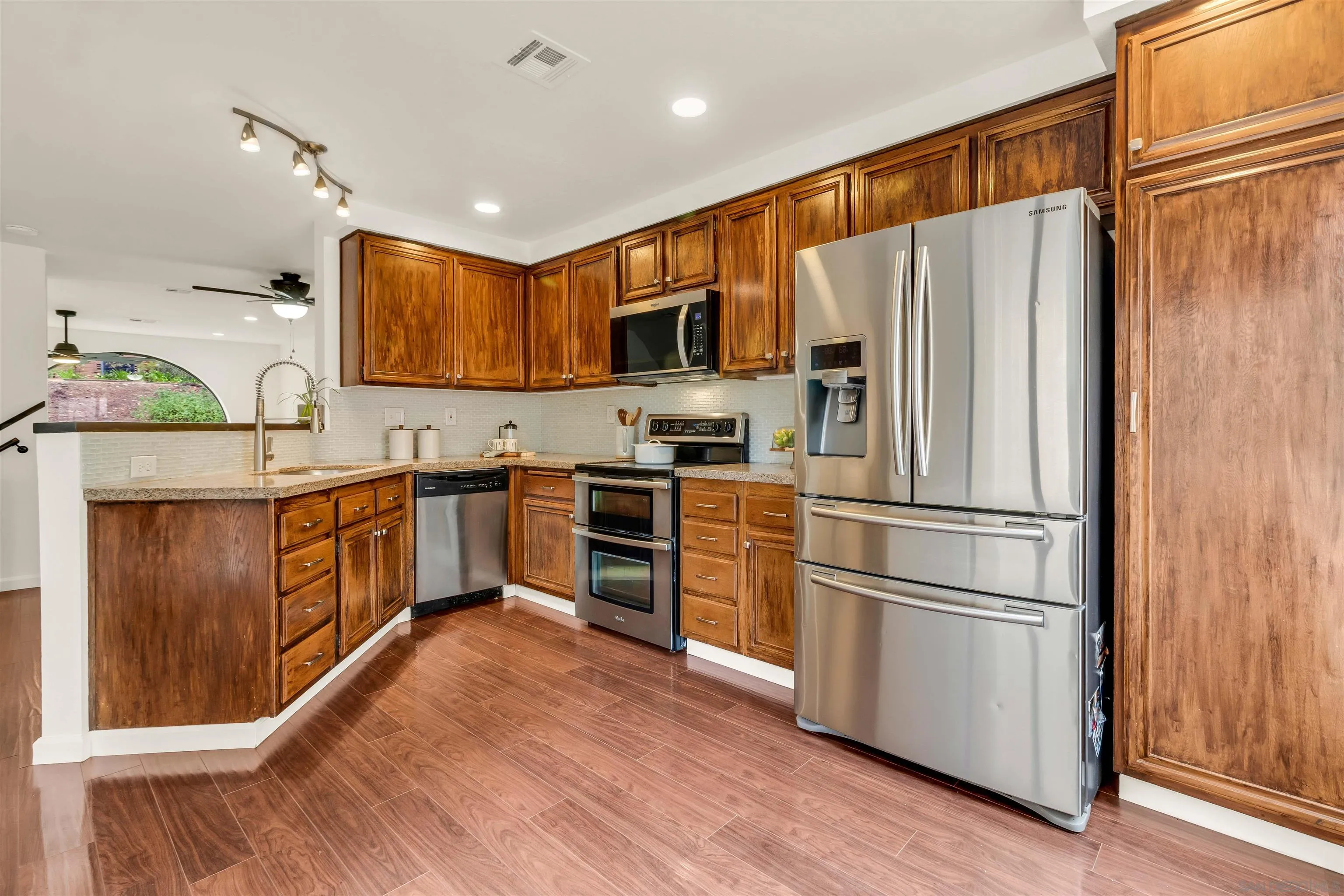 https://cdn.realtyfeed.com/cdn/127/260017942/4c53d76e5135fa5dbe0f4f13837d36d6.webp