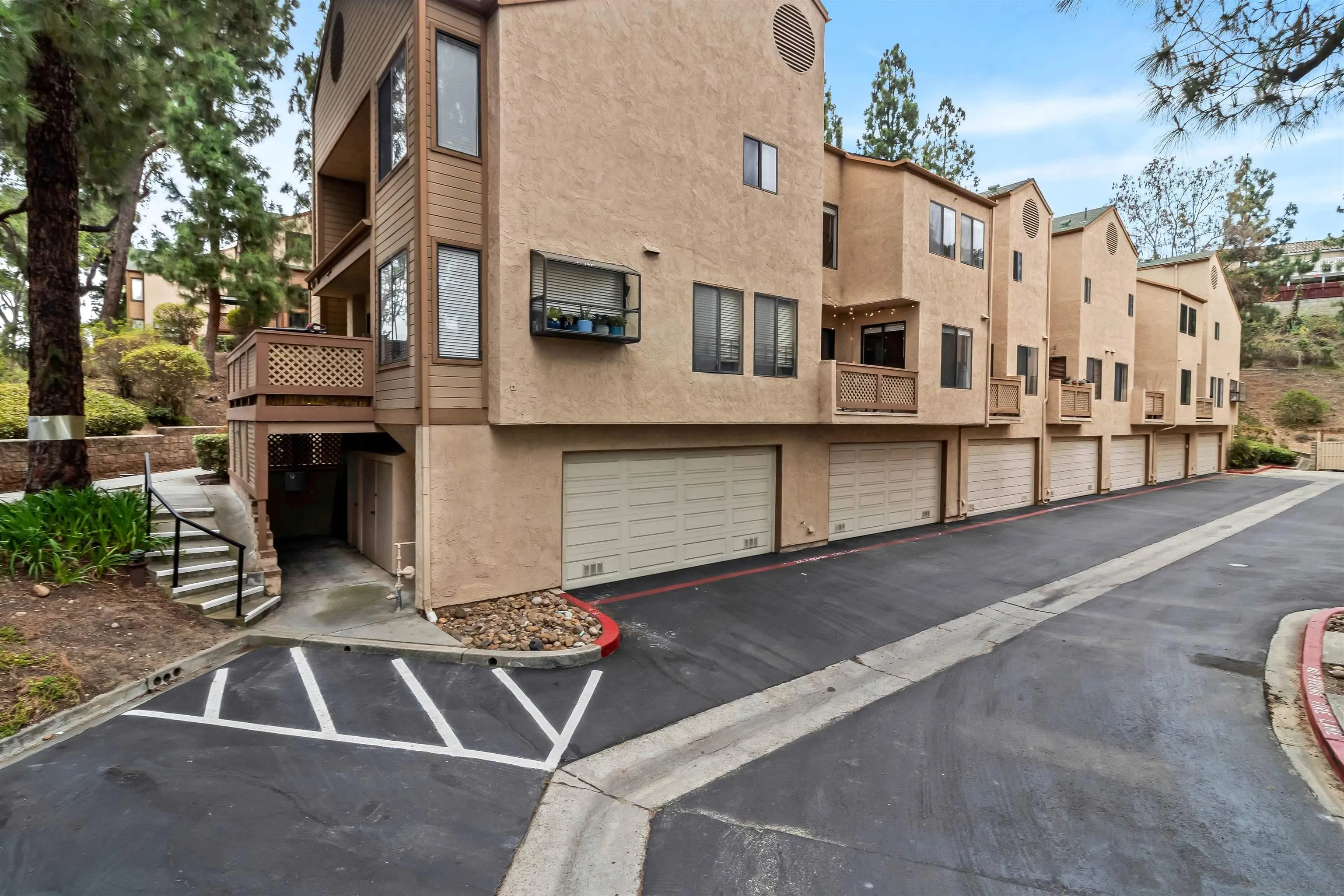 https://cdn.realtyfeed.com/cdn/127/260017942/a2671a282f155adbec157bf7ce8bda8f.webp