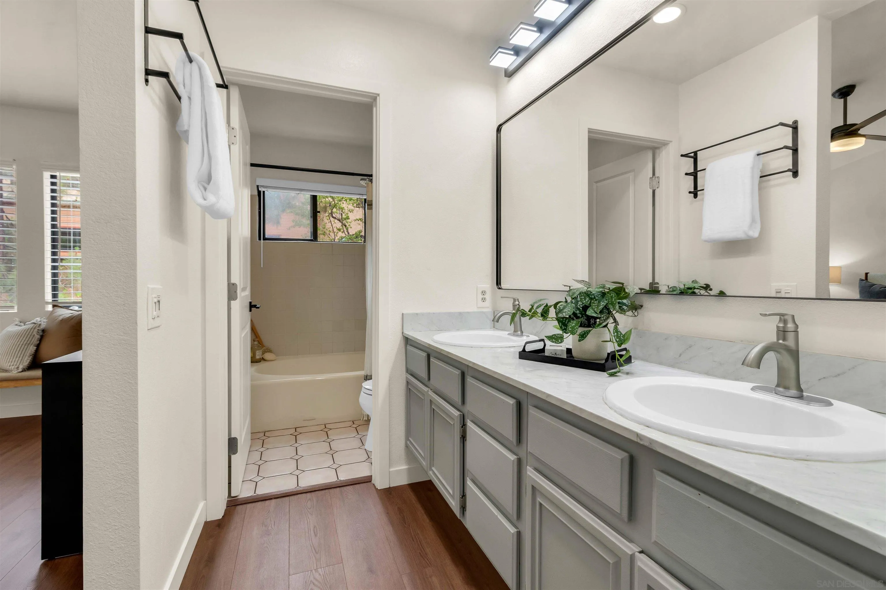 https://cdn.realtyfeed.com/cdn/127/260017942/ea624e2827413c426810c50d9c344b7c.webp
